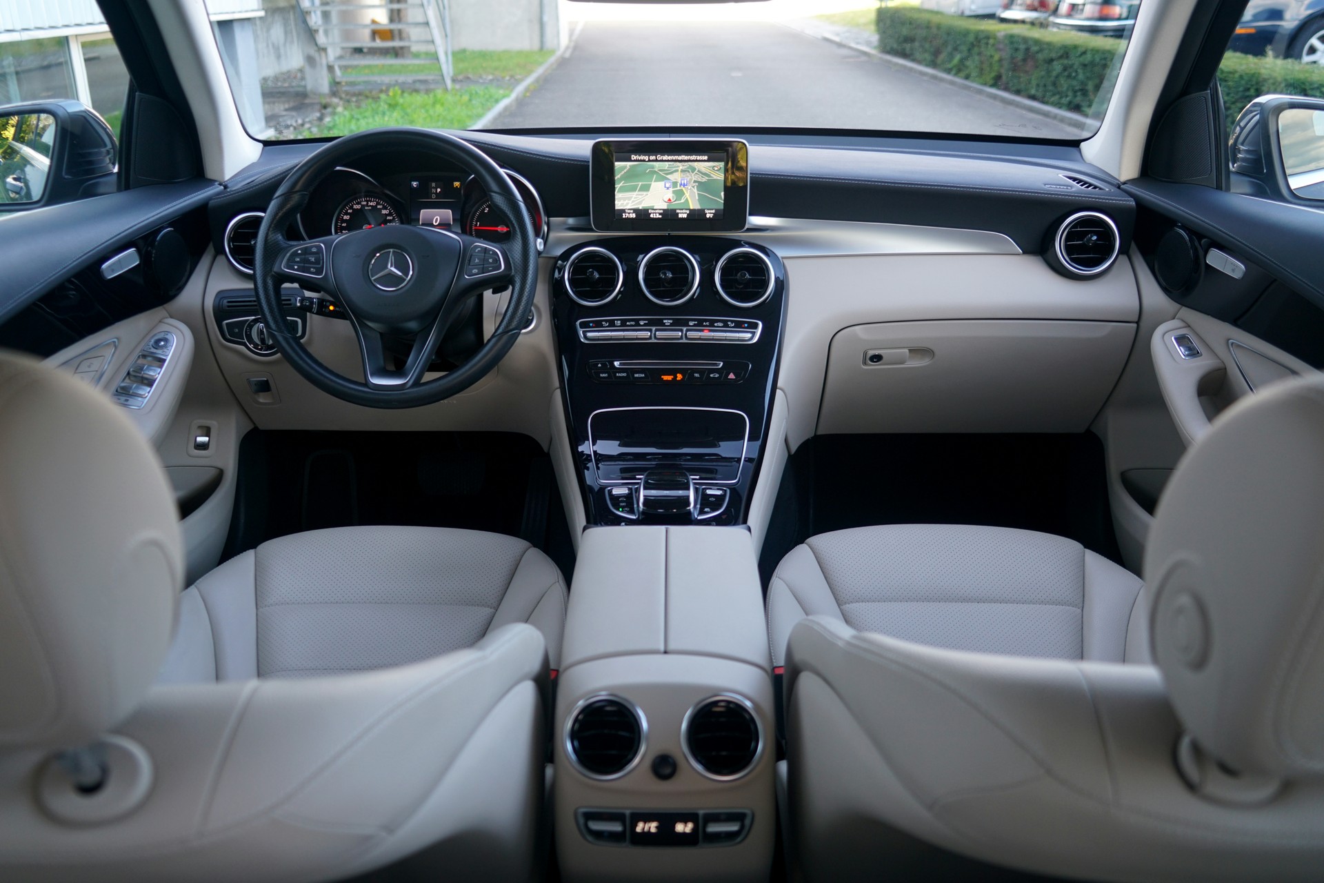 MERCEDES-BENZ GLC 250 d AMG Line 4Matic 9G-Tronic (CH)-image-11