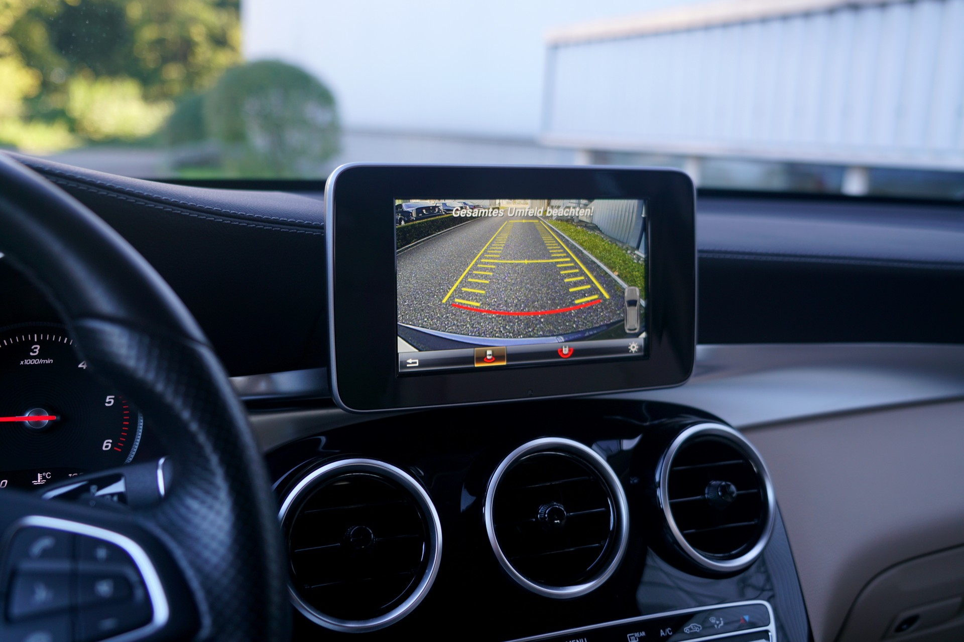 MERCEDES-BENZ GLC 250 d AMG Line 4Matic 9G-Tronic (CH)-image-8