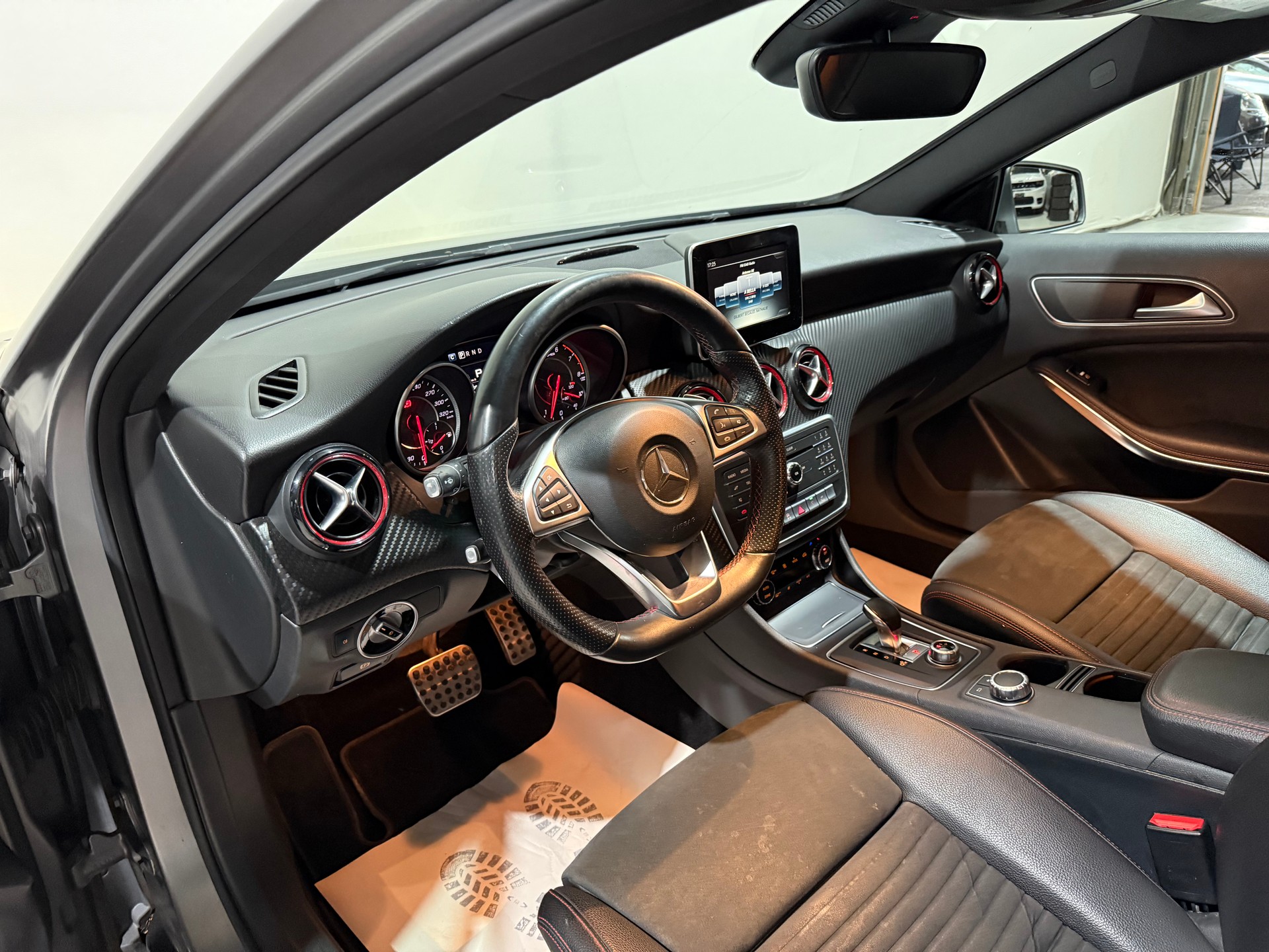 MERCEDES-BENZ A 45 AMG 4Matic Speedshift 7G-DCT-image-12
