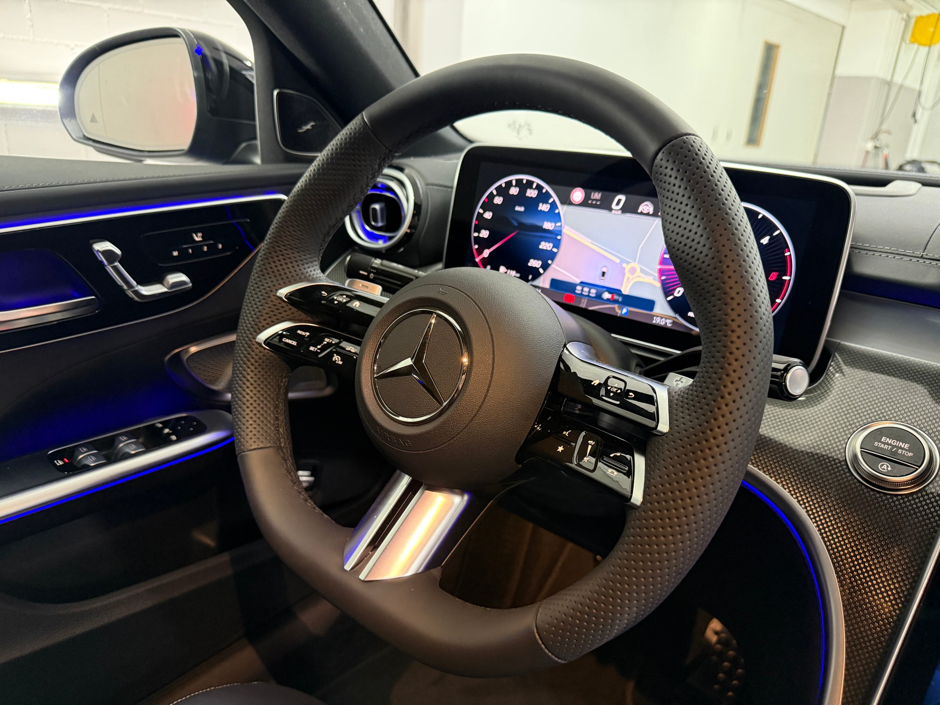 MERCEDES-BENZ C 220 d 4MATIC Limousine Swiss Star-image-13