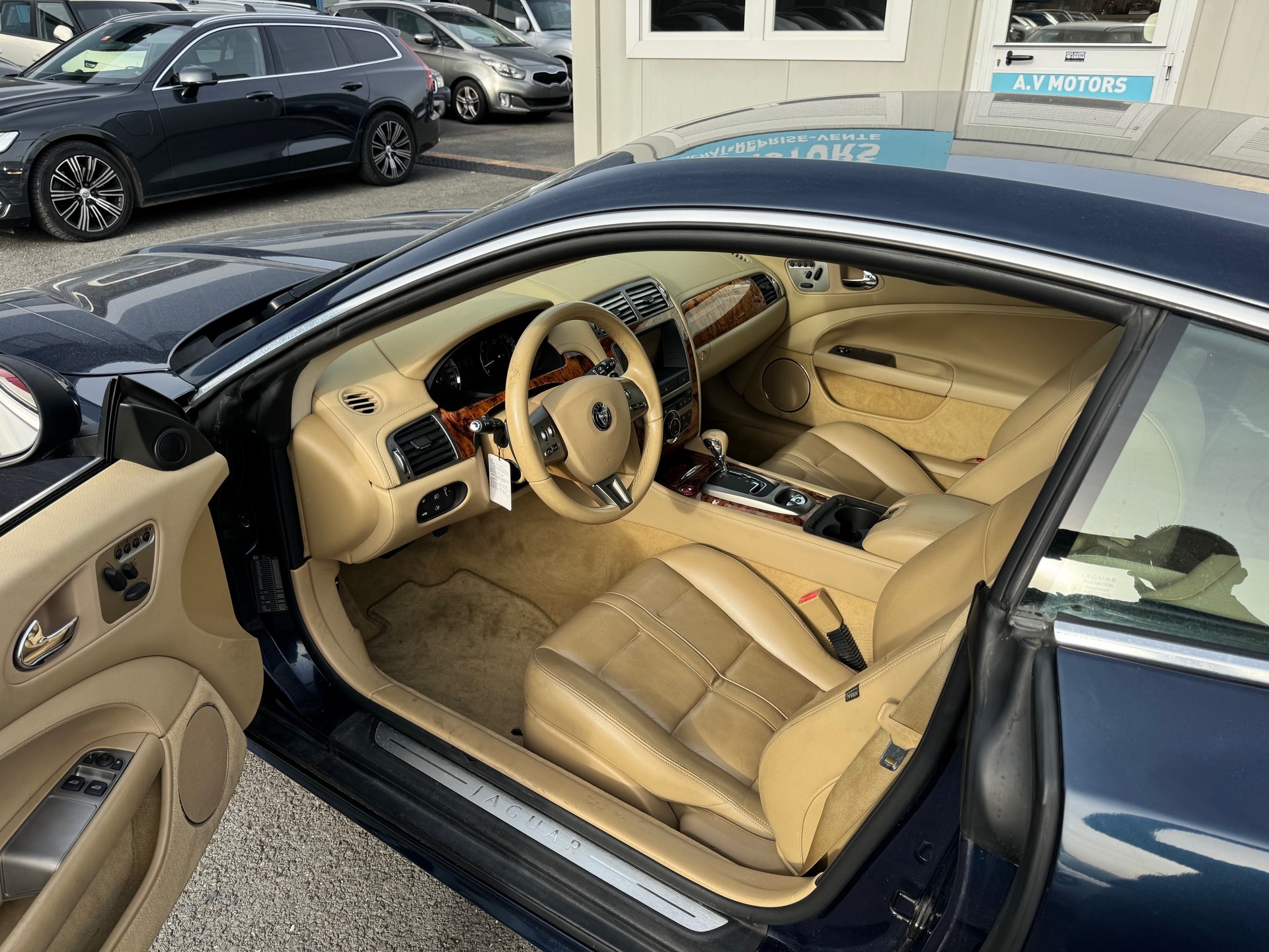 JAGUAR XK 4.2 V8 Automatic-image-7