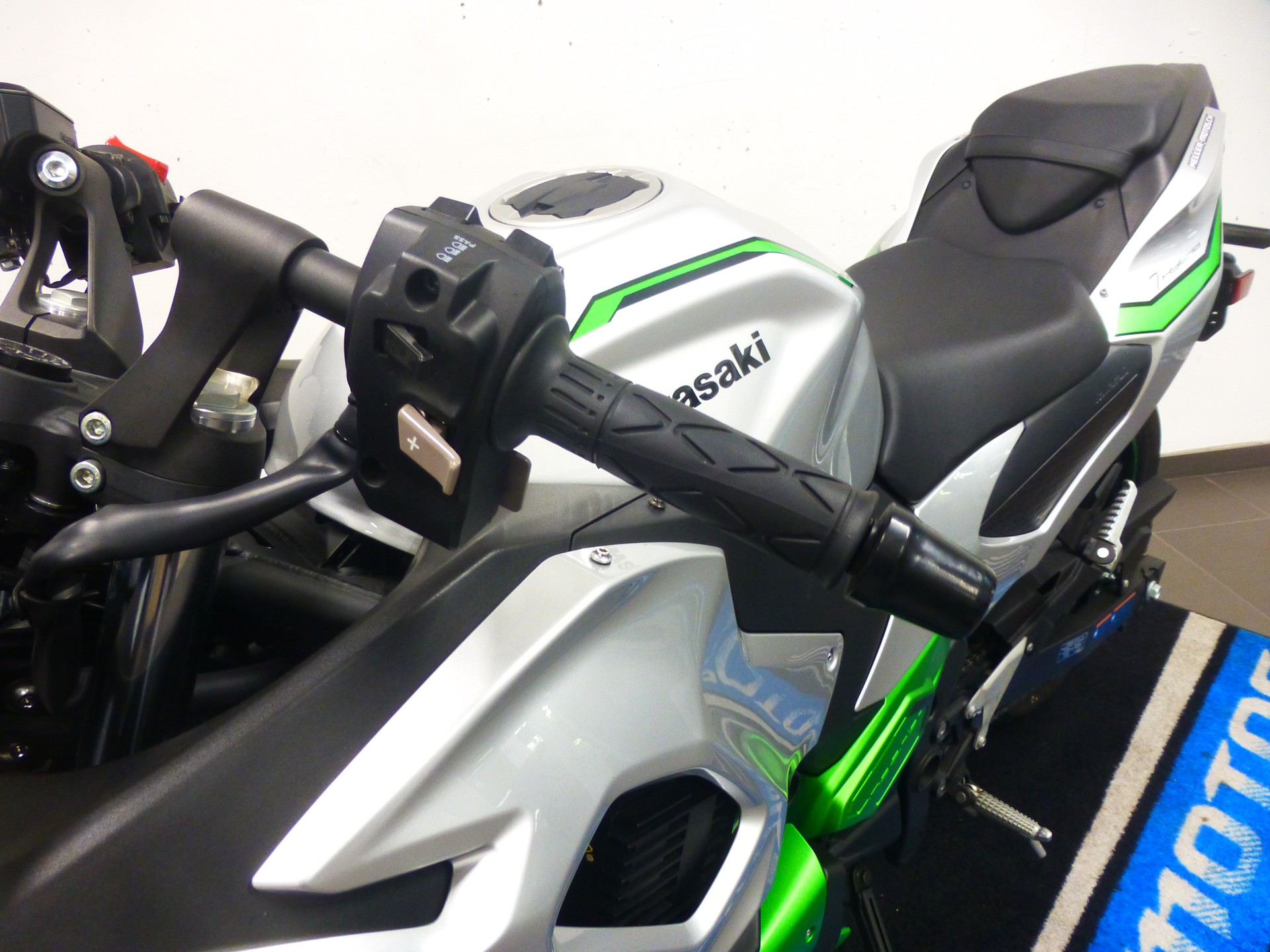 KAWASAKI Ninja 7 Hybrid-image-8
