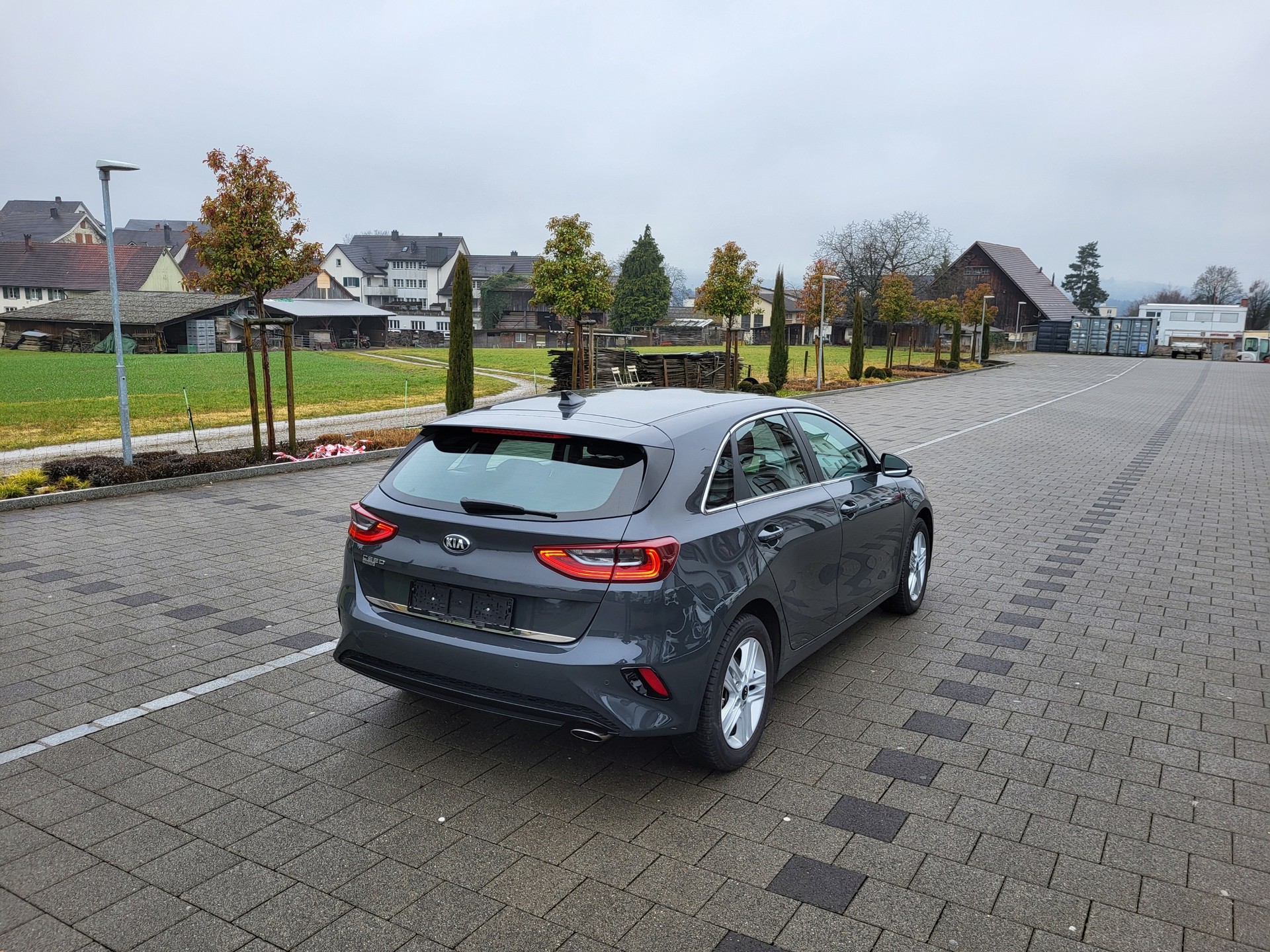 KIA Ceed 1.4 T-GDi Trend DCT-image-1