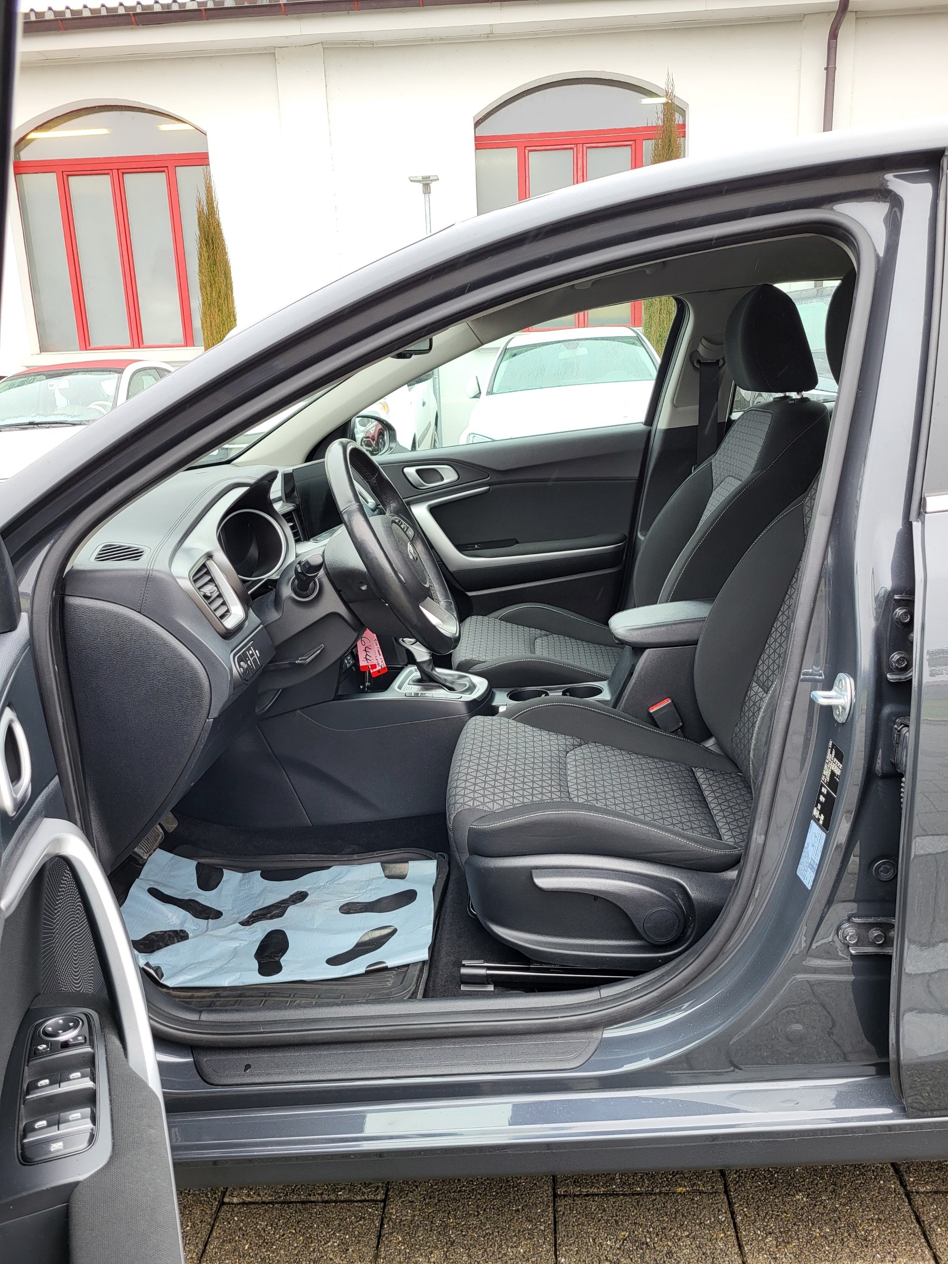 KIA Ceed 1.4 T-GDi Trend DCT-image-11