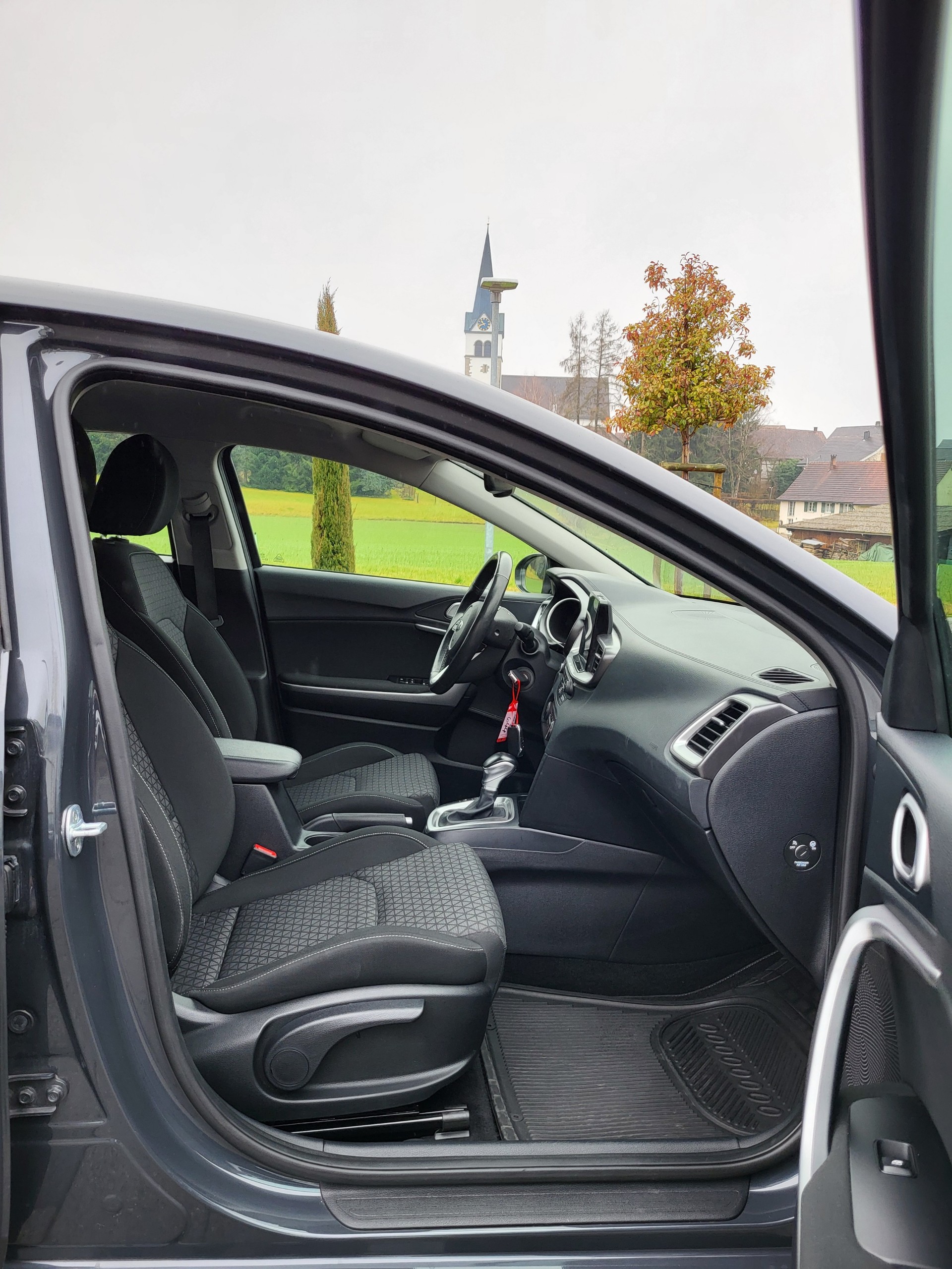 KIA Ceed 1.4 T-GDi Trend DCT-image-4