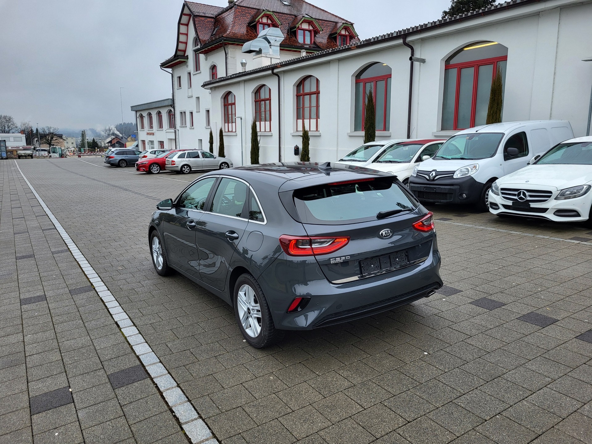 KIA Ceed 1.4 T-GDi Trend DCT-image-2