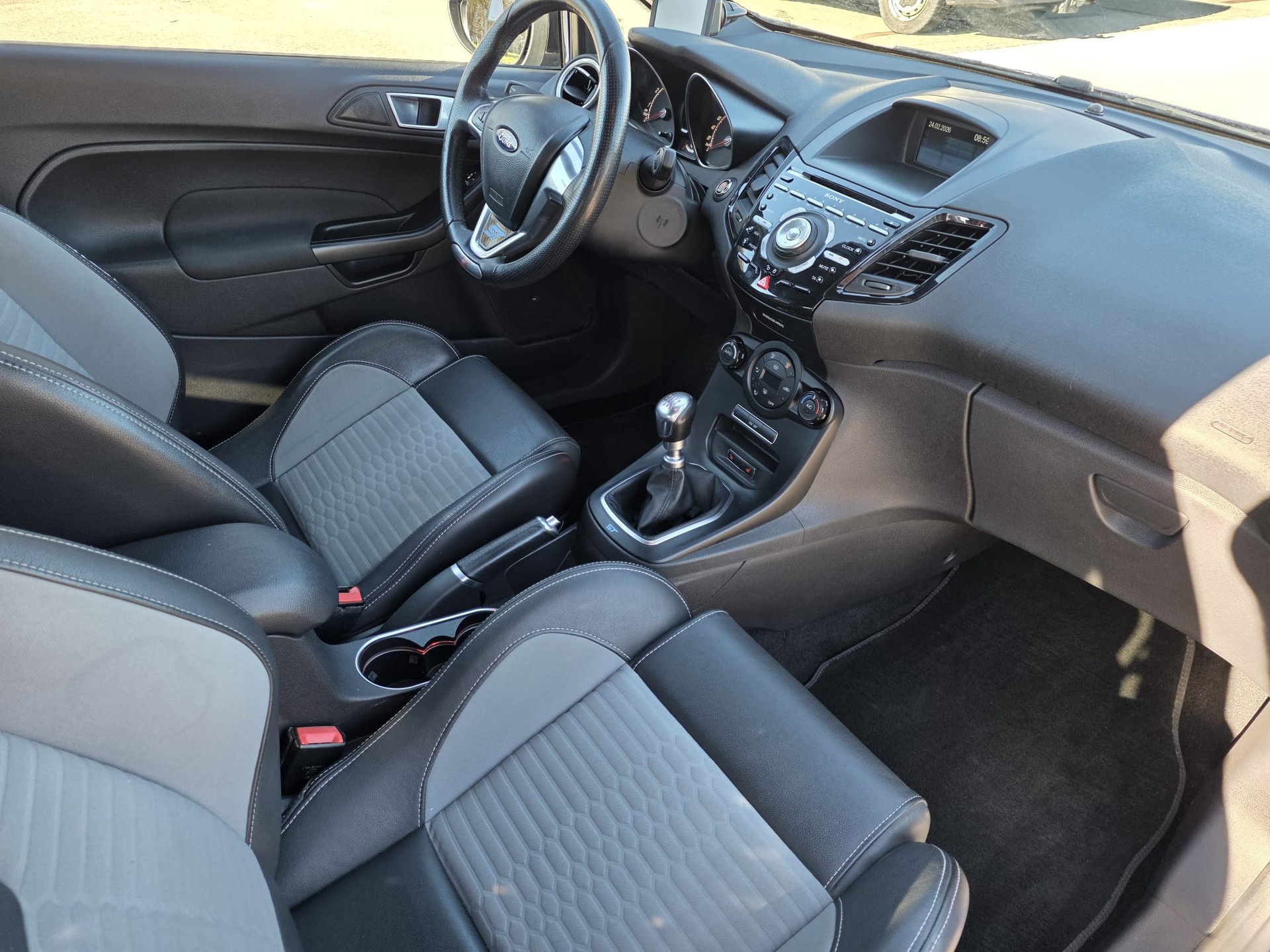 FORD Fiesta 1.6 SCTi ST-2-image-4