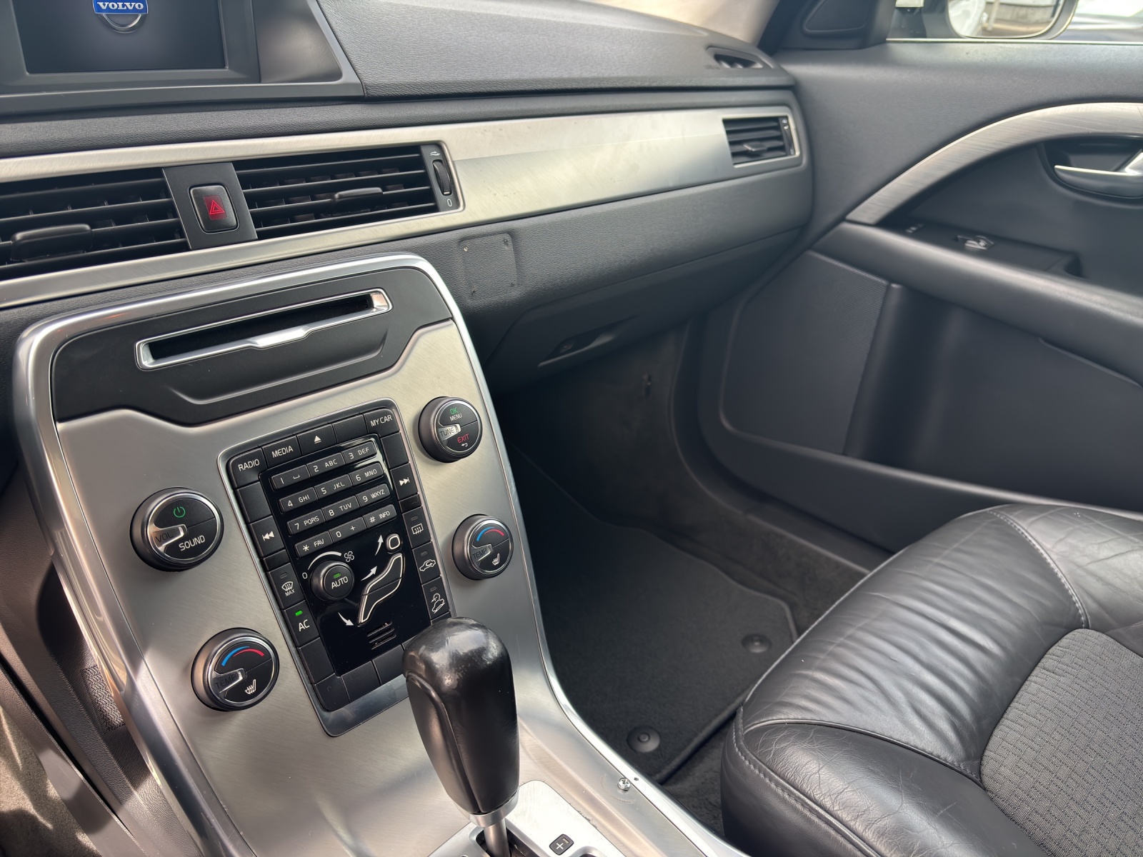 VOLVO XC70 3.0 T6 Kinetic AWD-image-6