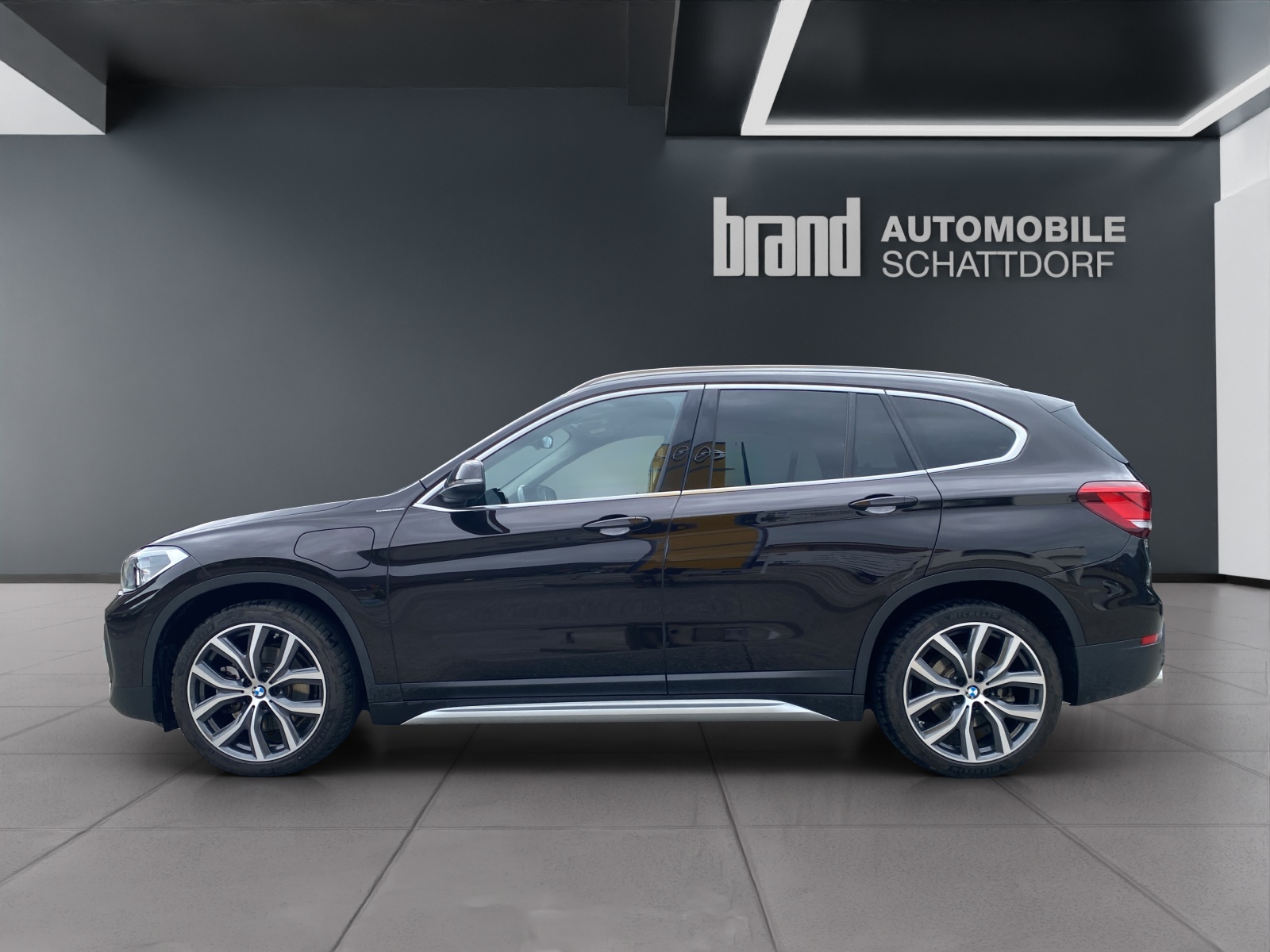 BMW X1 25e xDrive-showroom-element-1