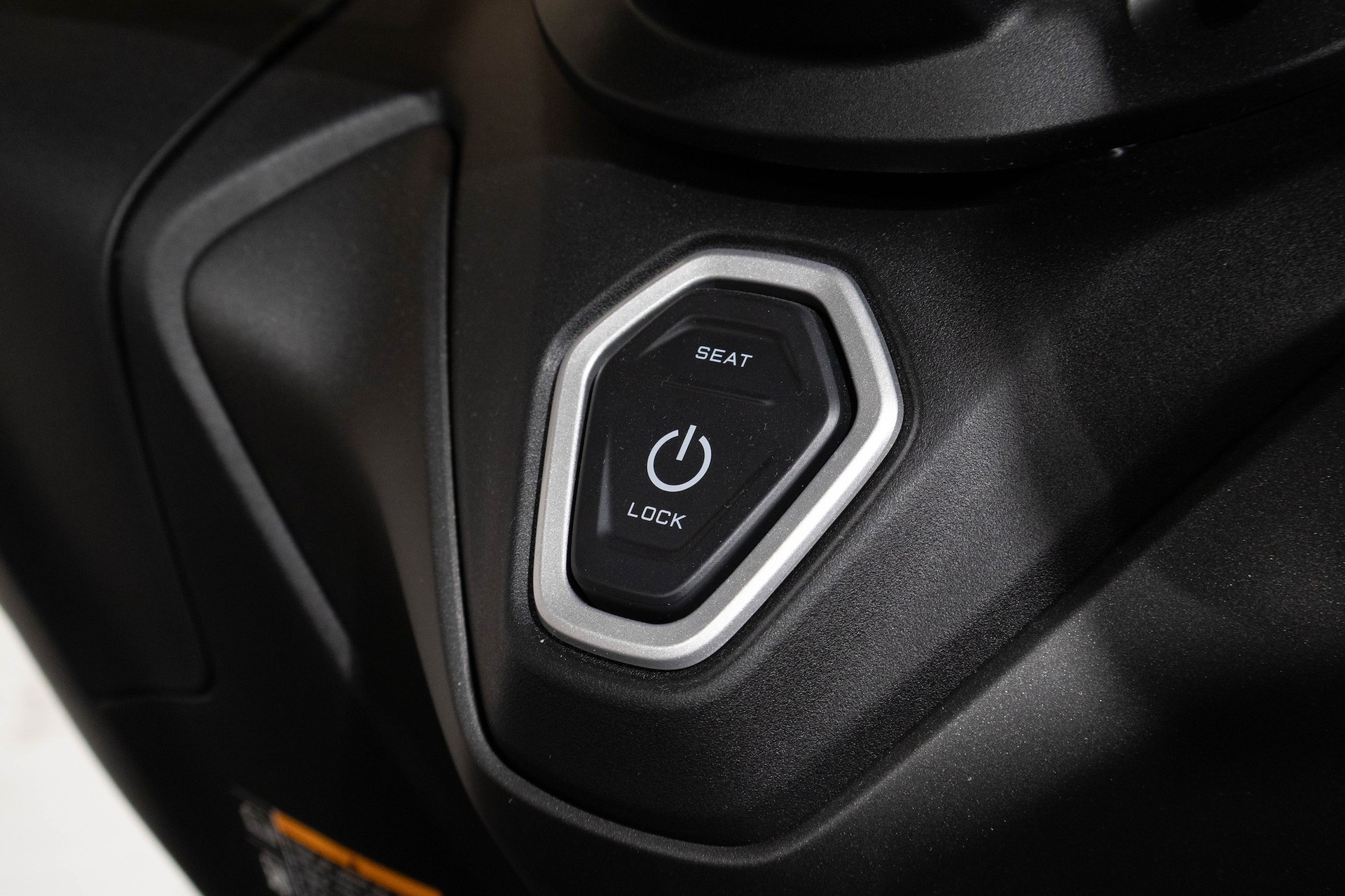 YAMAHA TMAX Tech MAX-image-13