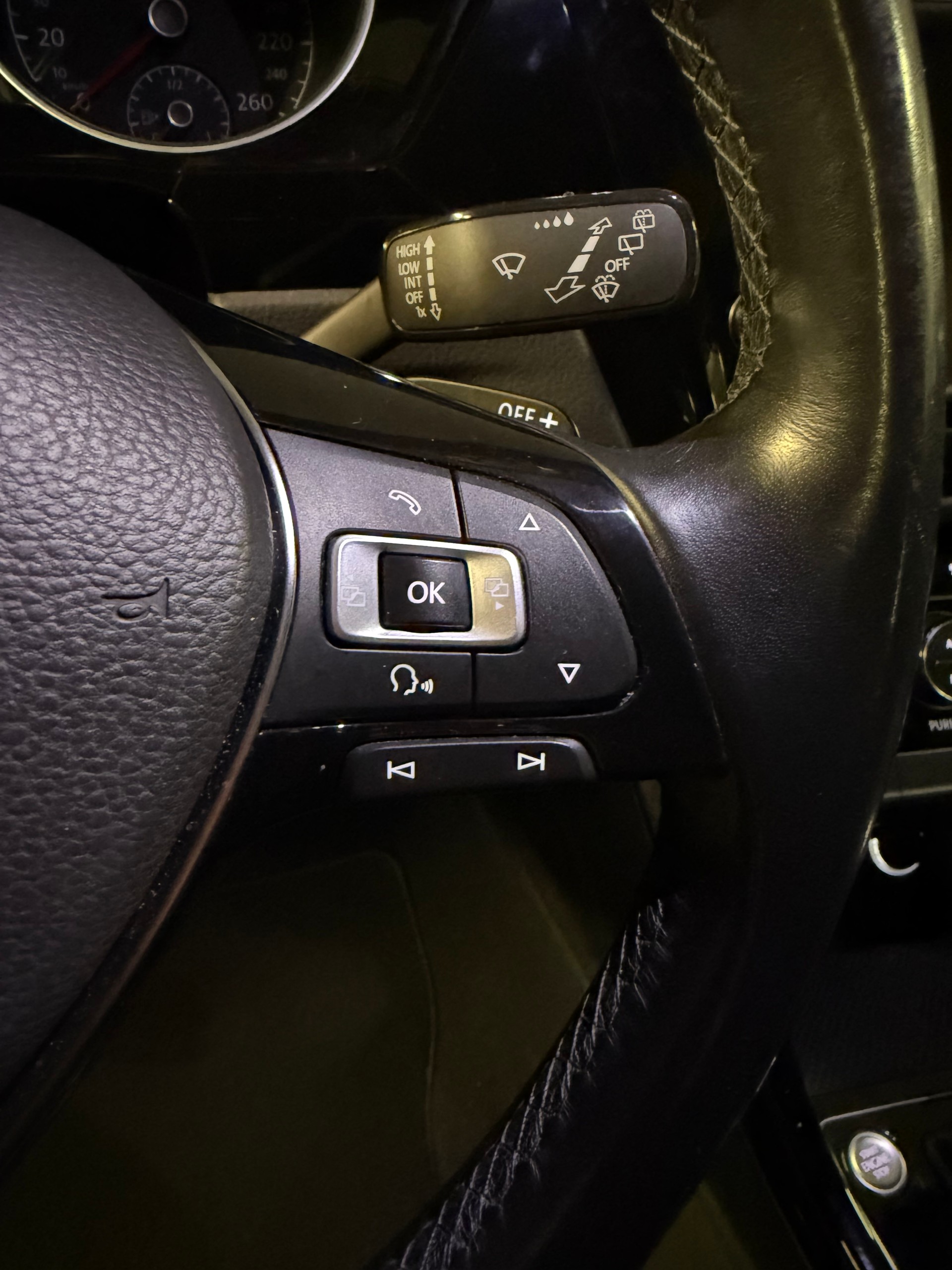 VW Touran 1.8 TSI BlueMotion Technology Highline DSG-image-9