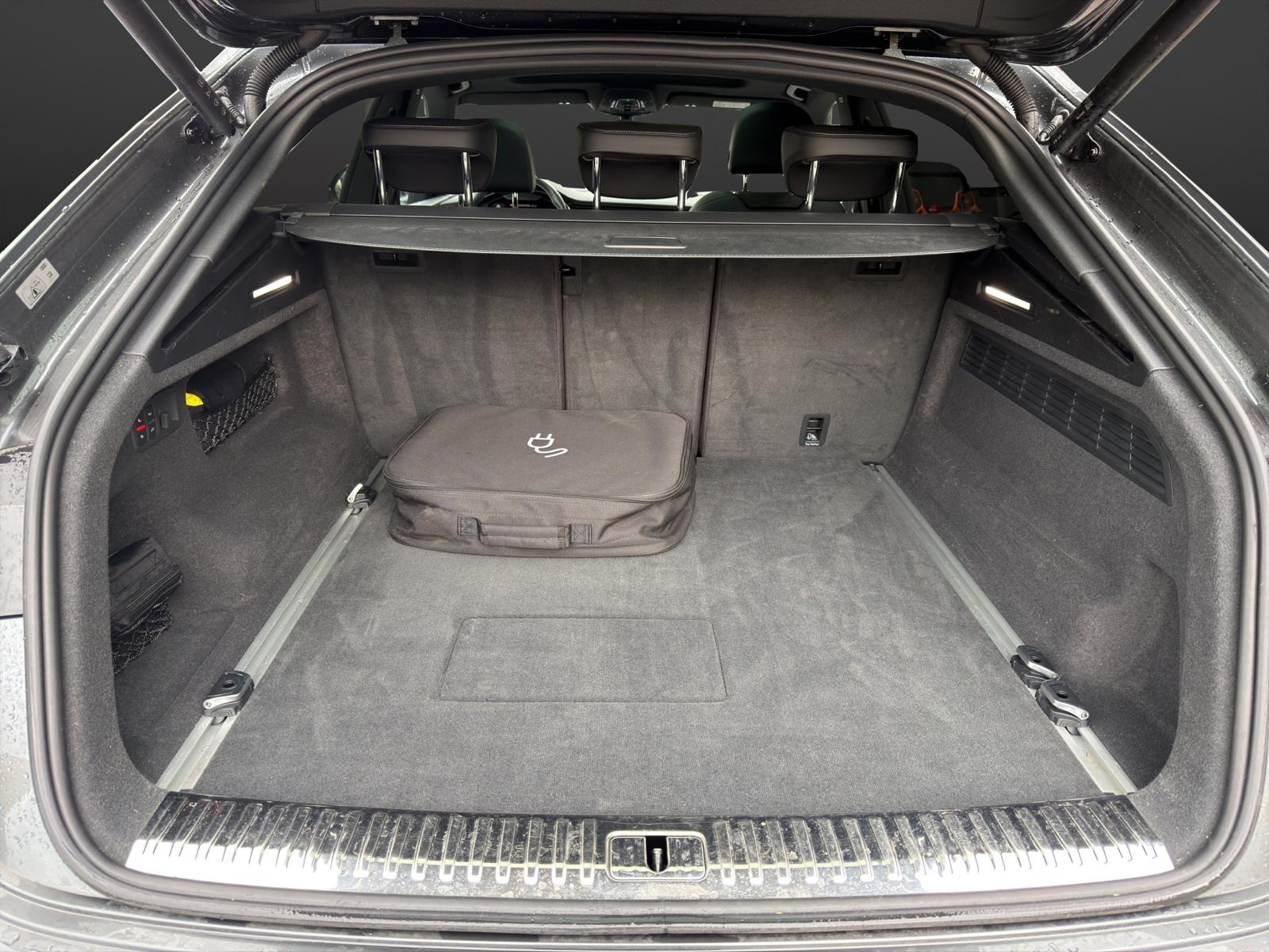 AUDI Q8 55 TFSI e quattro PHEV tiptronic-image-16