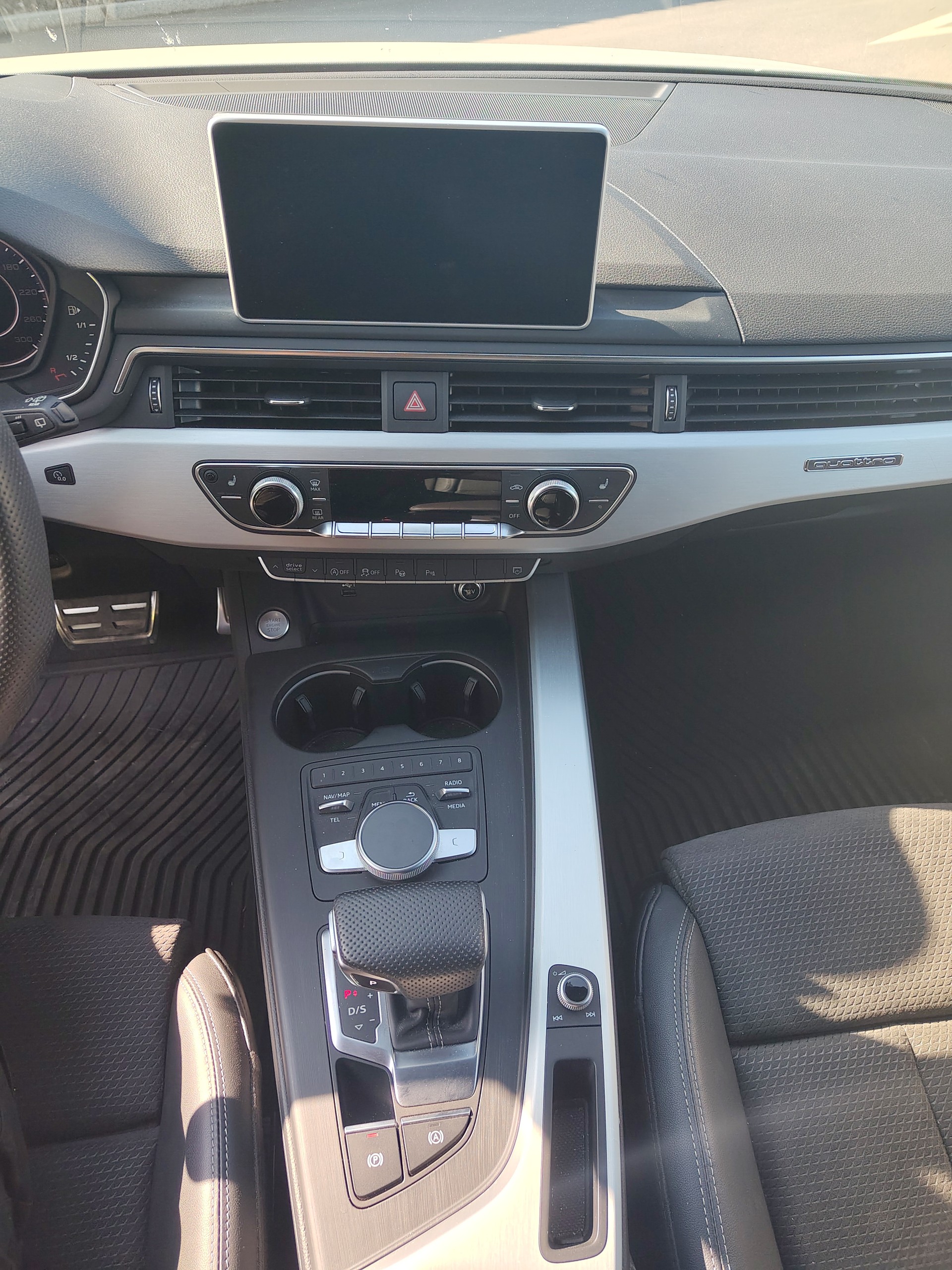 AUDI A4 Avant 40 TDI Sport Attraction quattro S-tronic-image-10