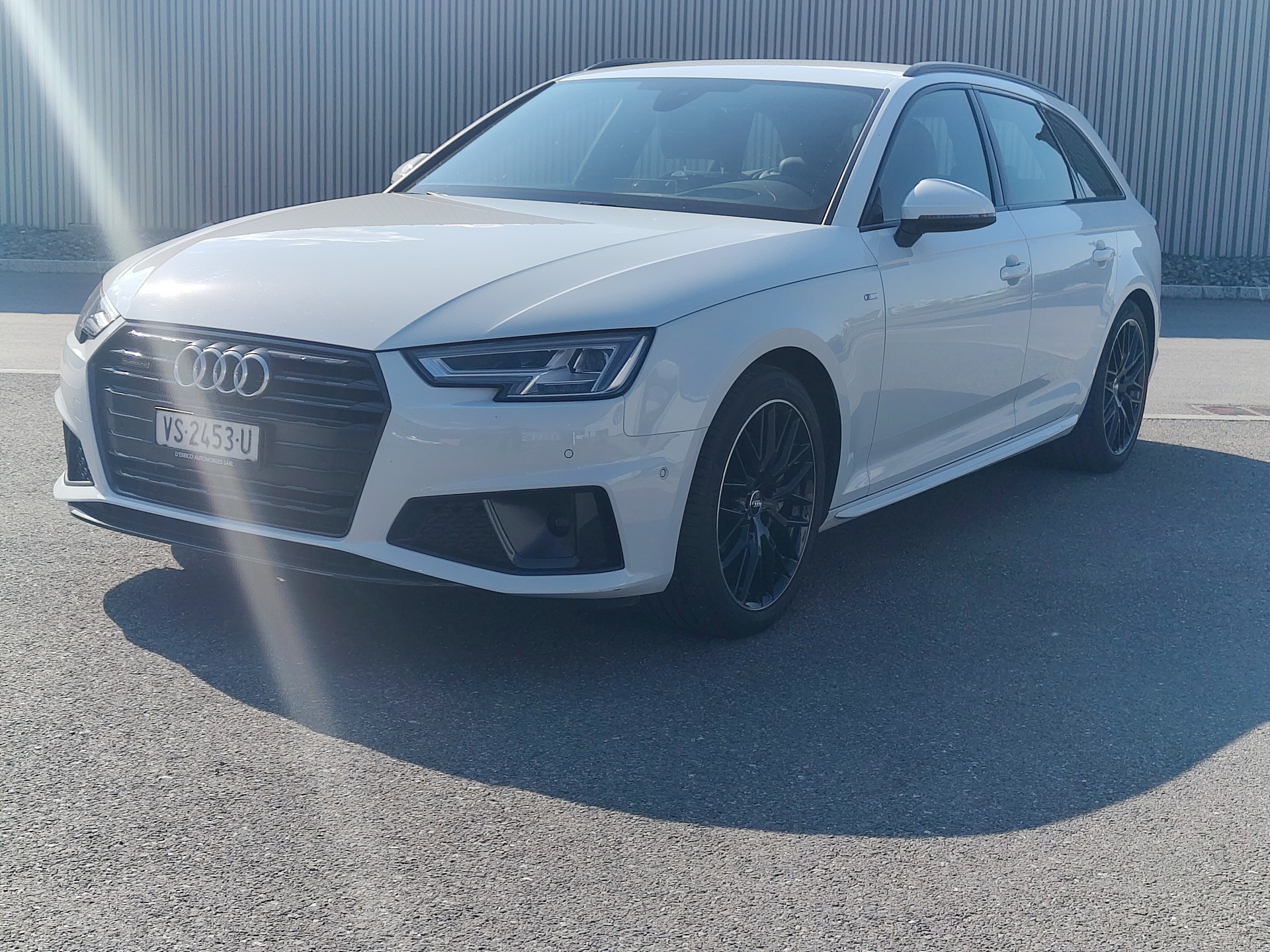 AUDI A4 Avant 40 TDI Sport Attraction quattro S-tronic-showroom-element-1