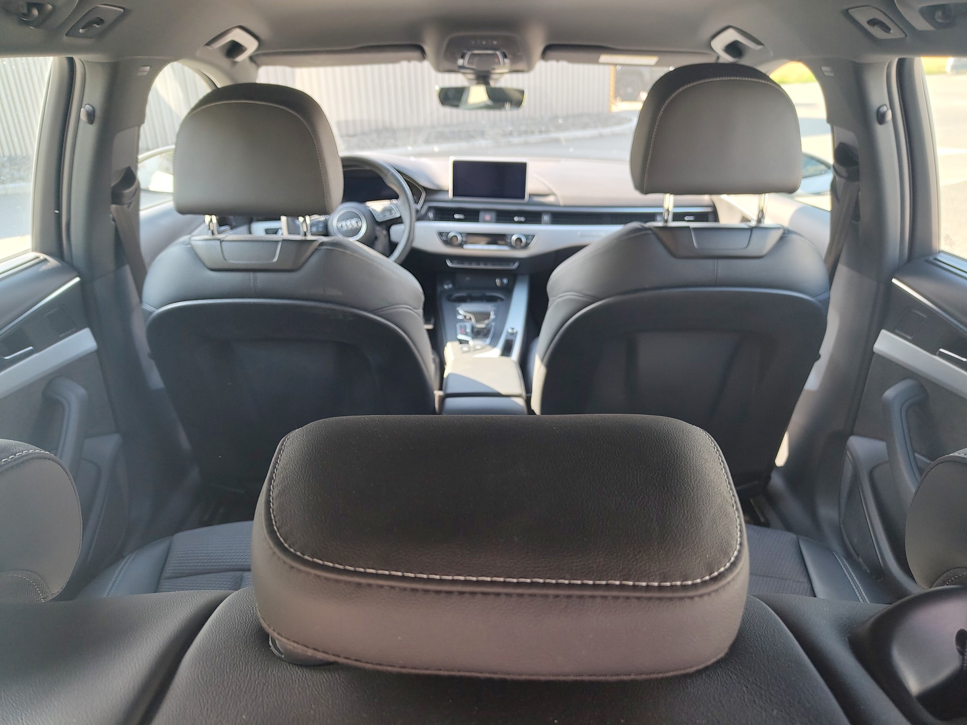 AUDI A4 Avant 40 TDI Sport Attraction quattro S-tronic-image-12