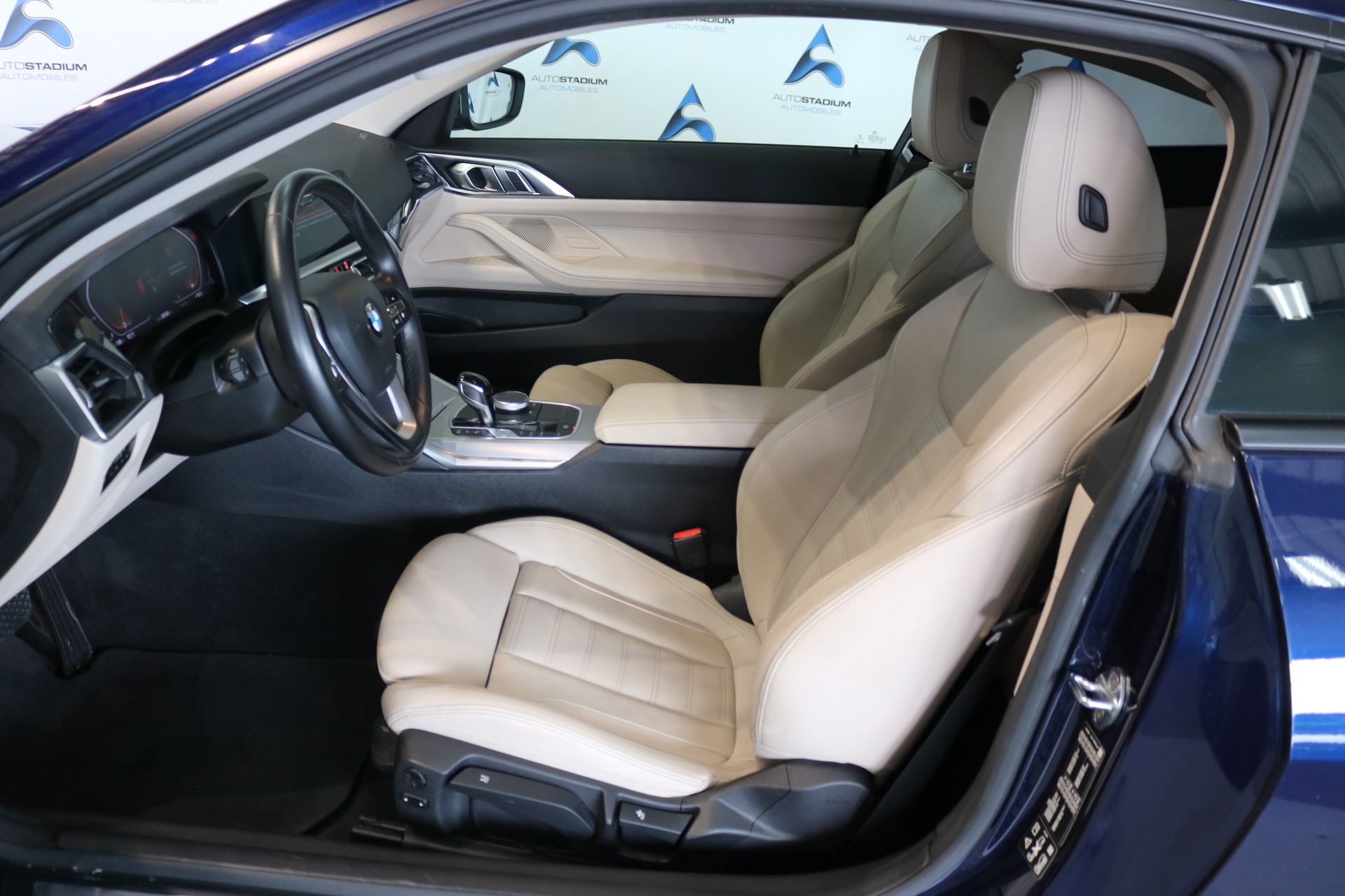 BMW 420i xDrive Coupé Steptronic-image-35