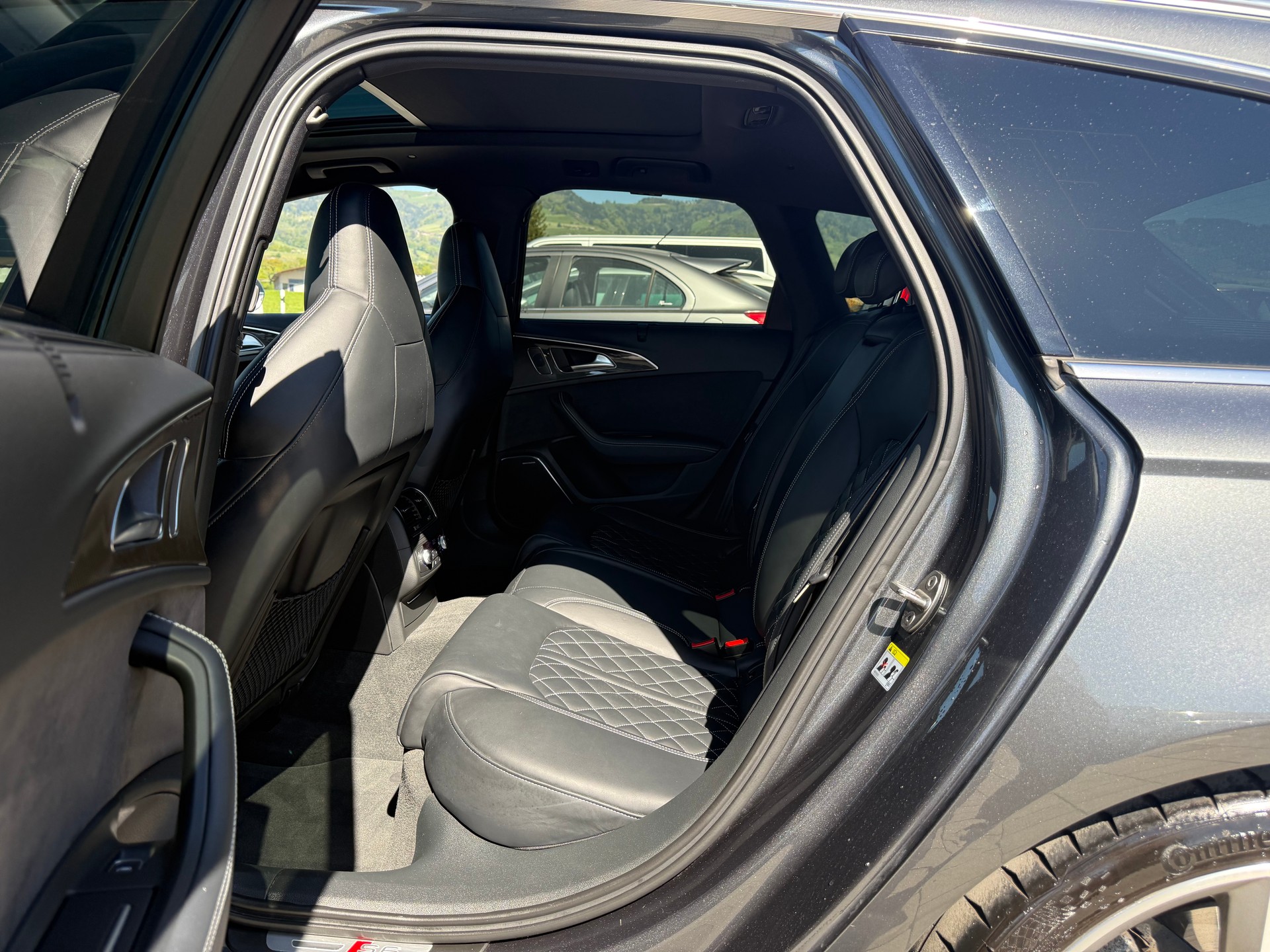 AUDI S6 Avant 4.0 TFSI V8 quattro S-tronic-image-14