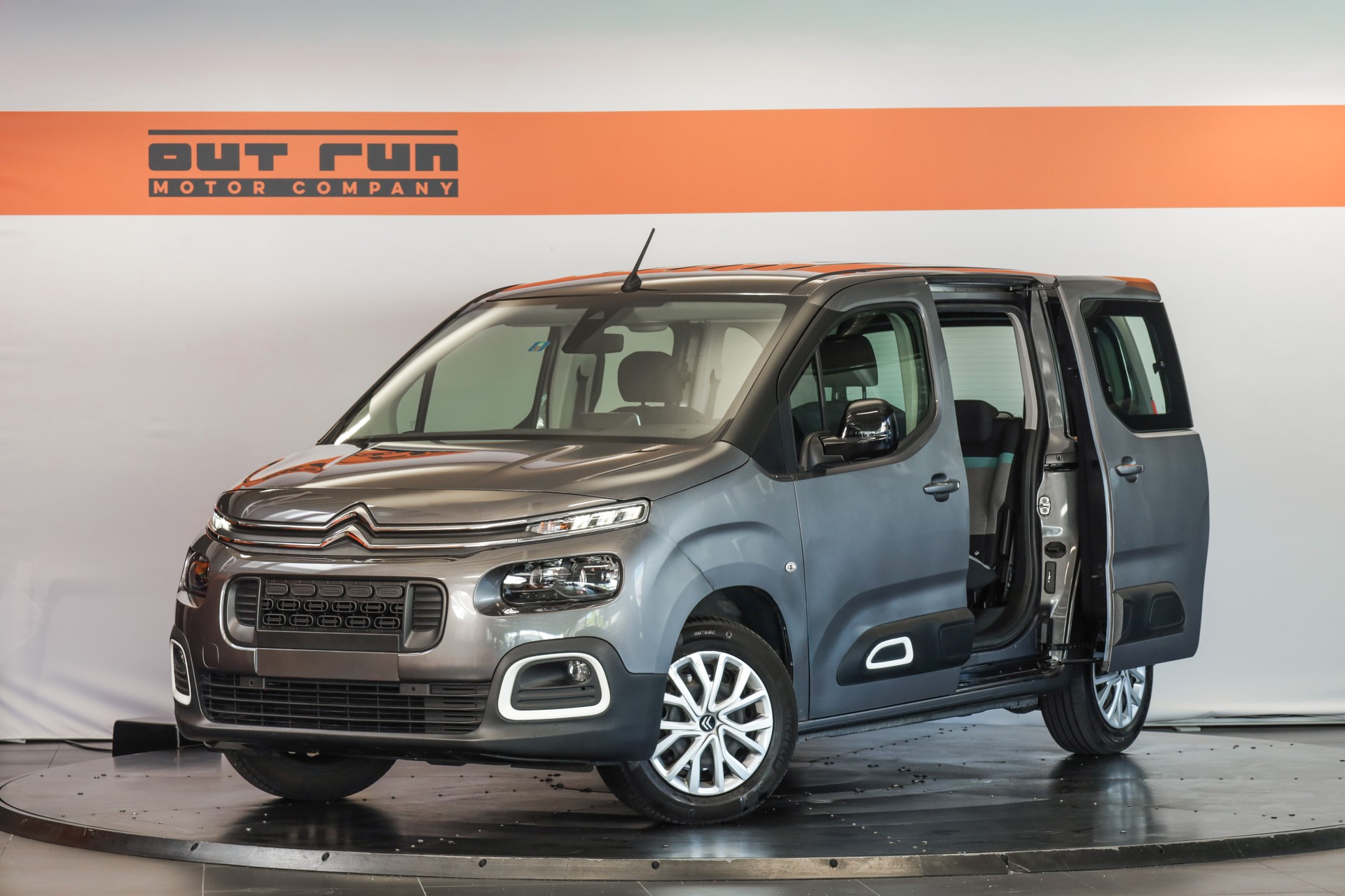 CITROEN Berlingo 1.2i PureTech Swiss Edition EAT8-image-4