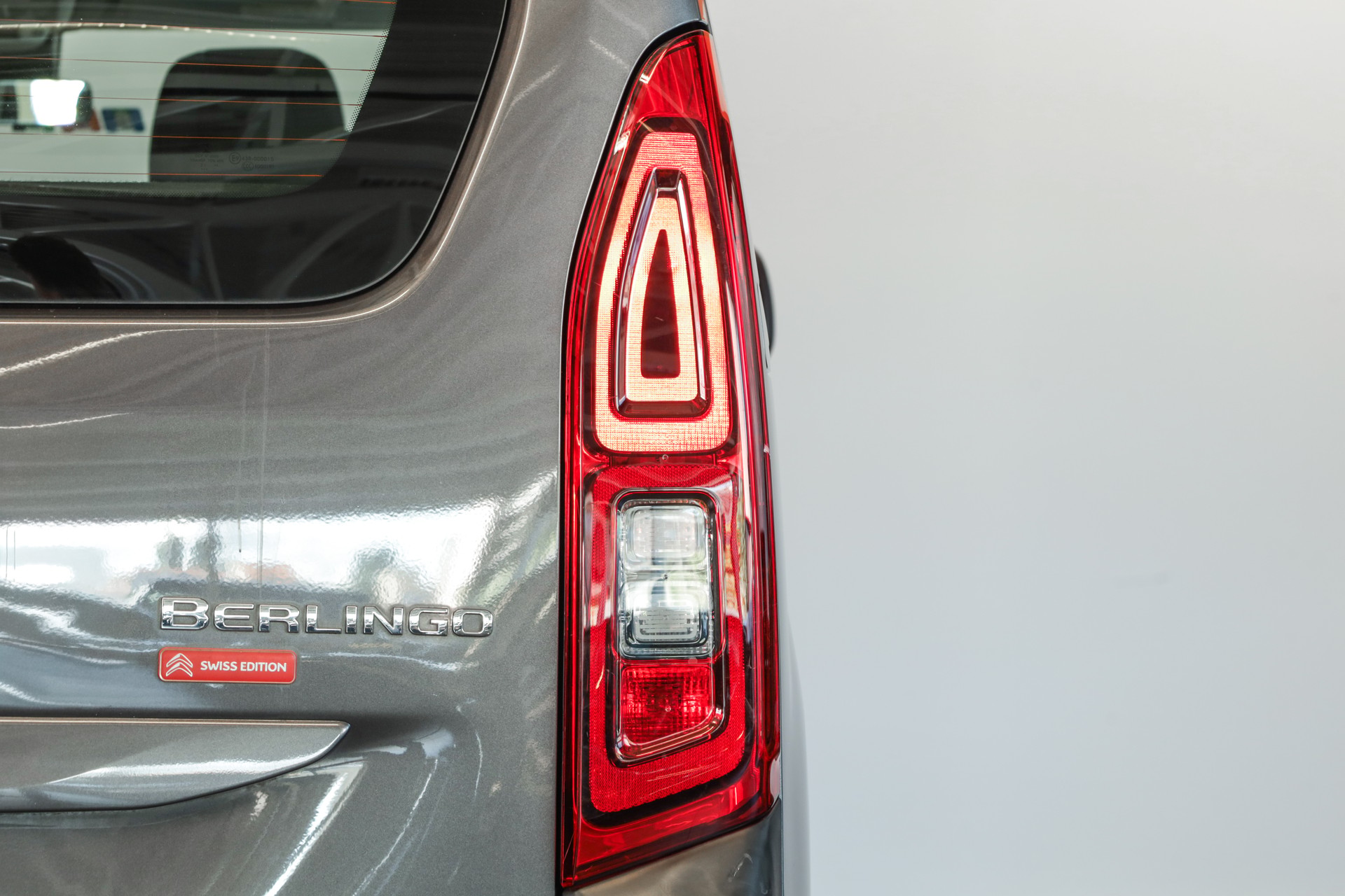 CITROEN Berlingo 1.2i PureTech Swiss Edition EAT8-image-7
