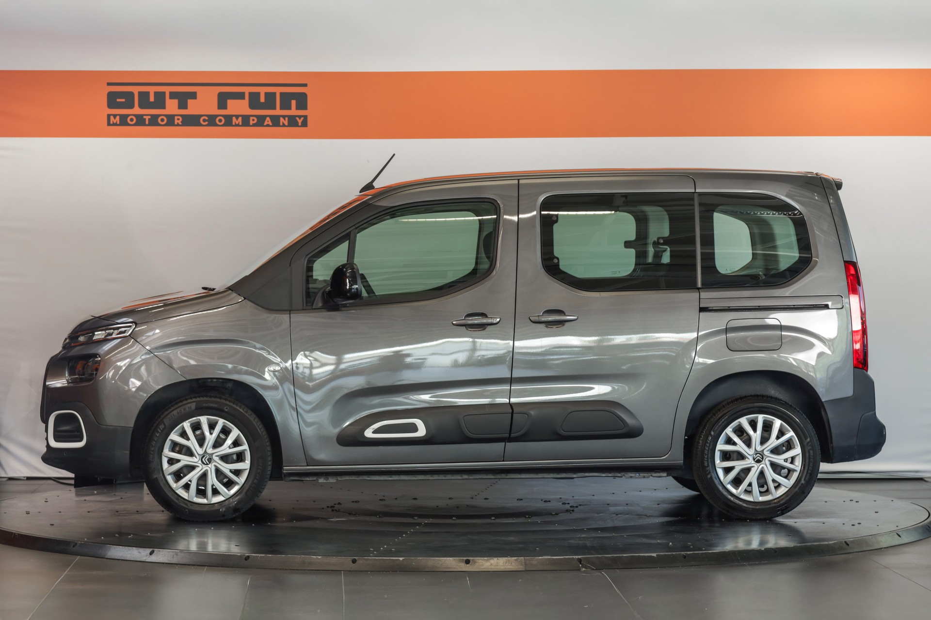 CITROEN Berlingo 1.2i PureTech Swiss Edition EAT8-showroom-element-3