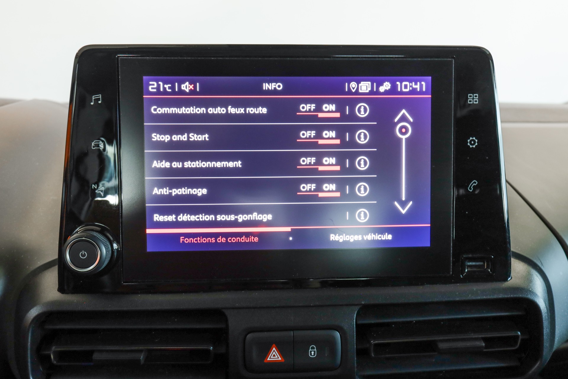 CITROEN Berlingo 1.2i PureTech Swiss Edition EAT8-image-13