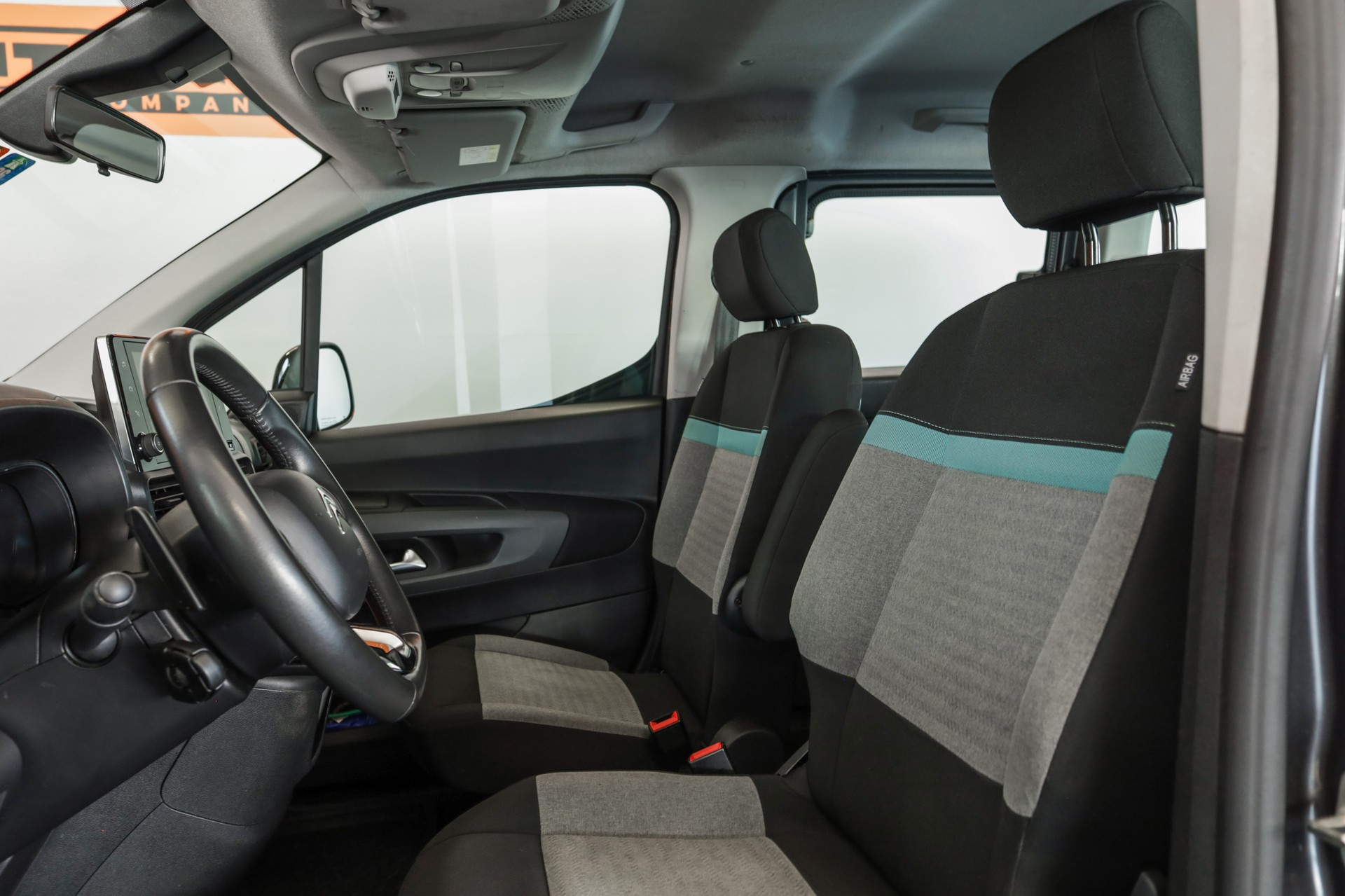 CITROEN Berlingo 1.2i PureTech Swiss Edition EAT8-image-19
