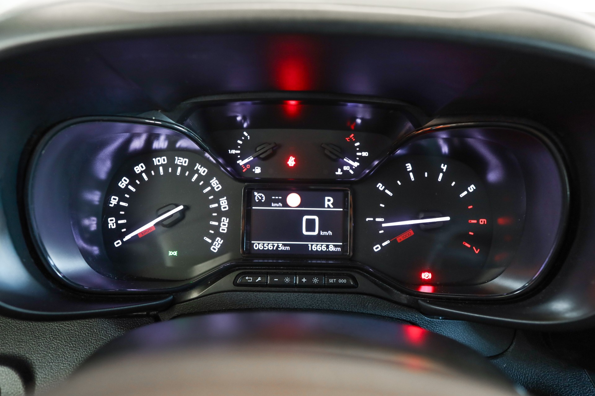 CITROEN Berlingo 1.2i PureTech Swiss Edition EAT8-image-15