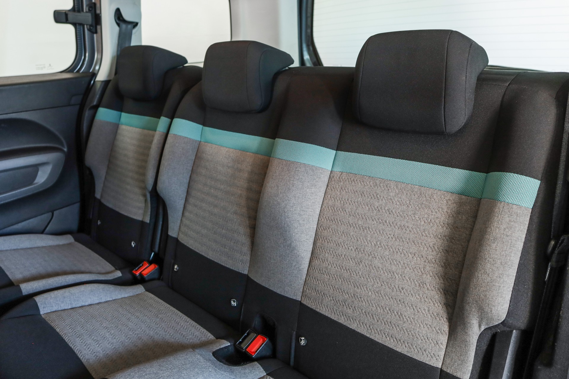 CITROEN Berlingo 1.2i PureTech Swiss Edition EAT8-image-18