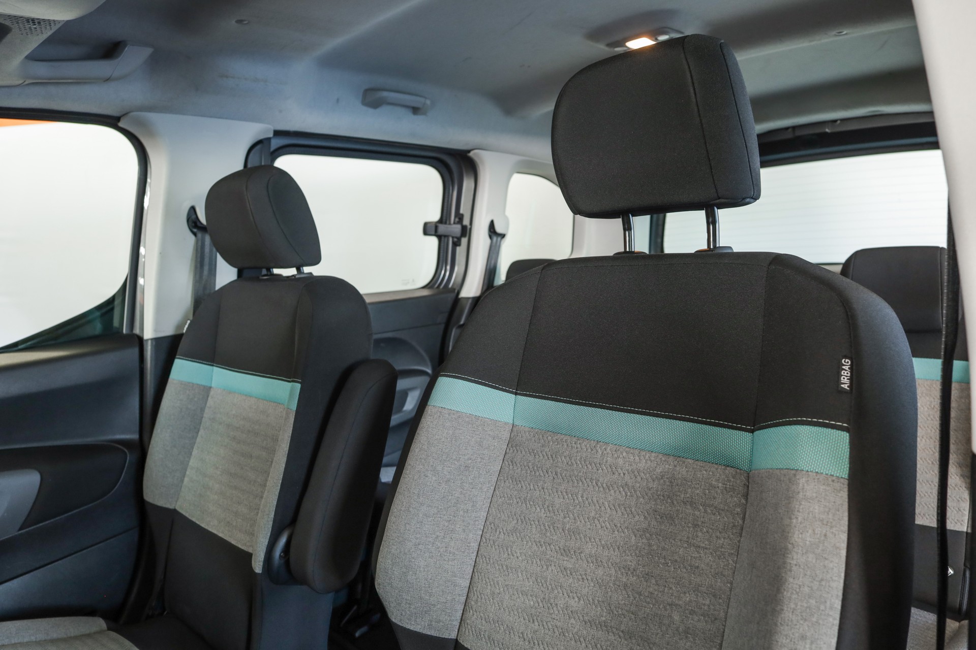 CITROEN Berlingo 1.2i PureTech Swiss Edition EAT8-image-17