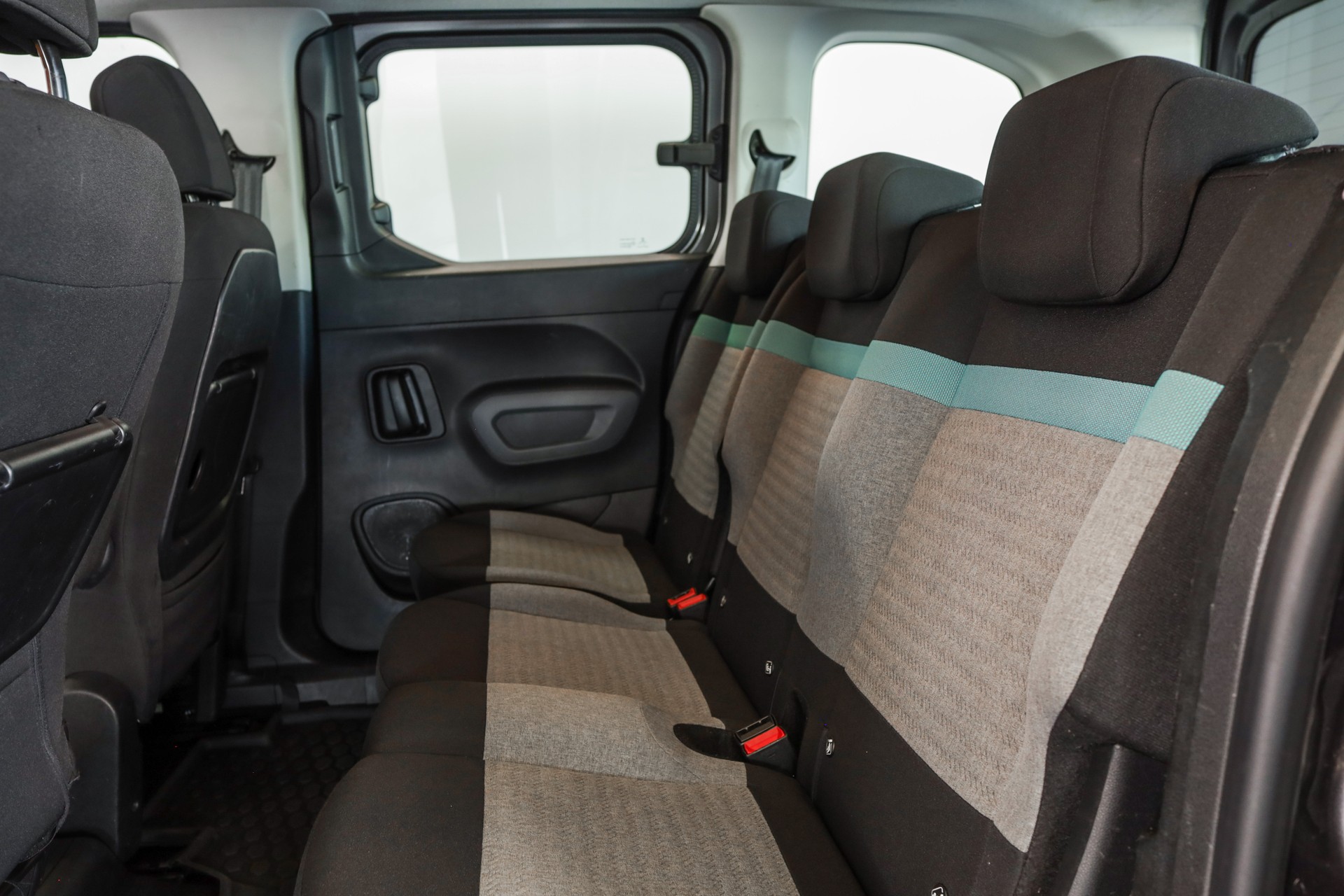CITROEN Berlingo 1.2i PureTech Swiss Edition EAT8-image-20