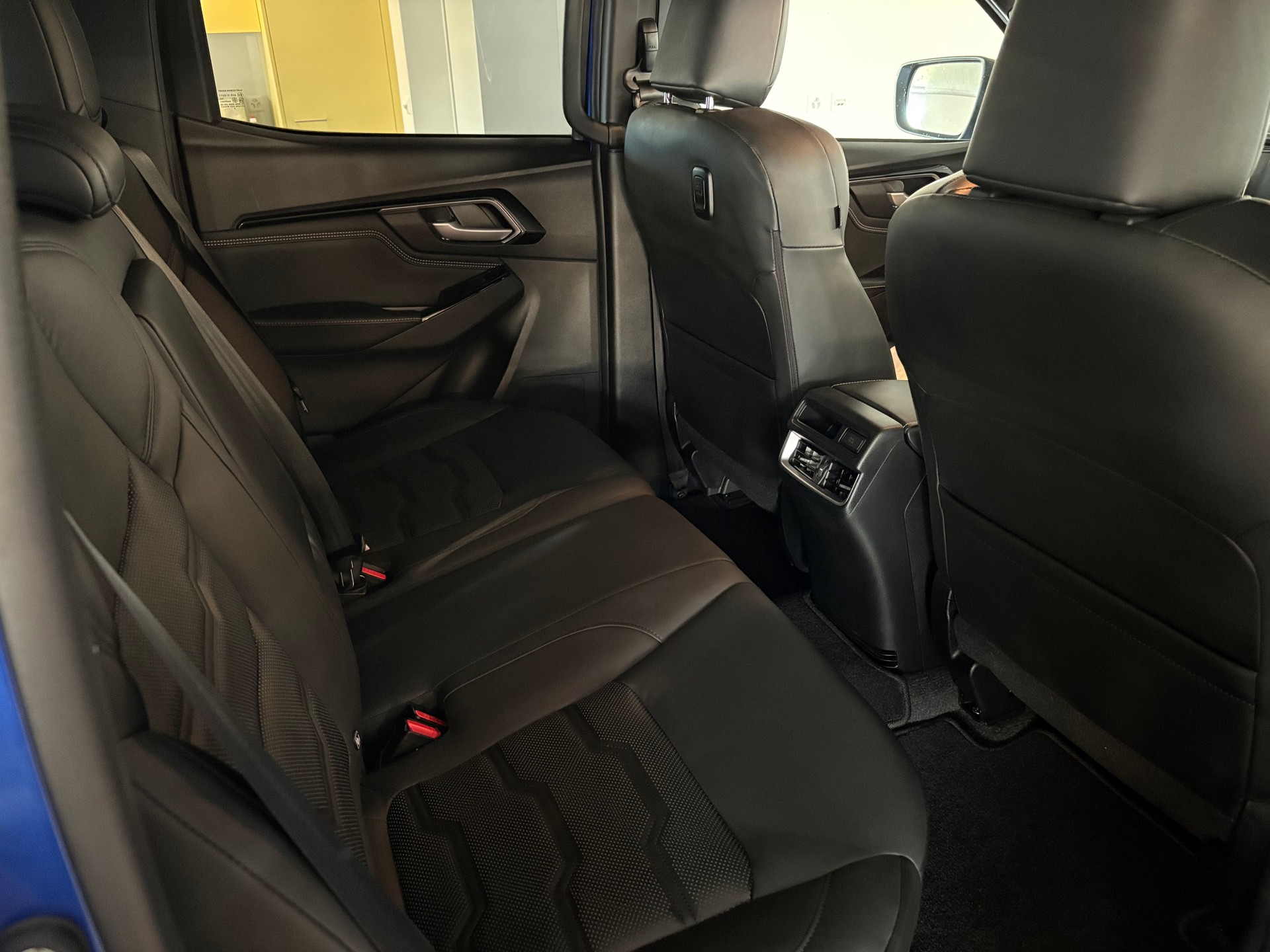 ISUZU D-MAX 1.9 CrewCab N60FF 4x4 AT-image-9