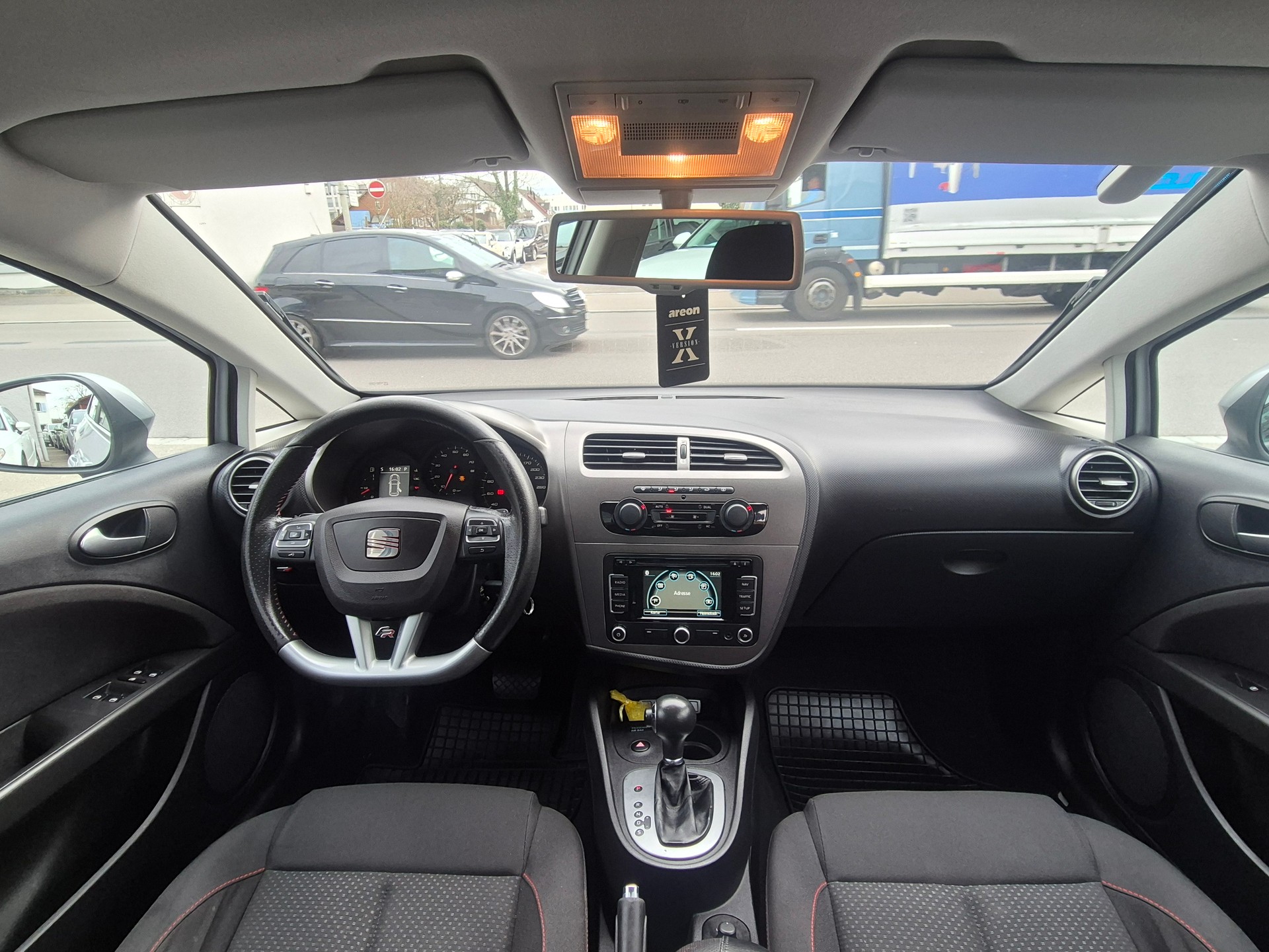 SEAT Leon 1.8 TSI Style DSG-image-9