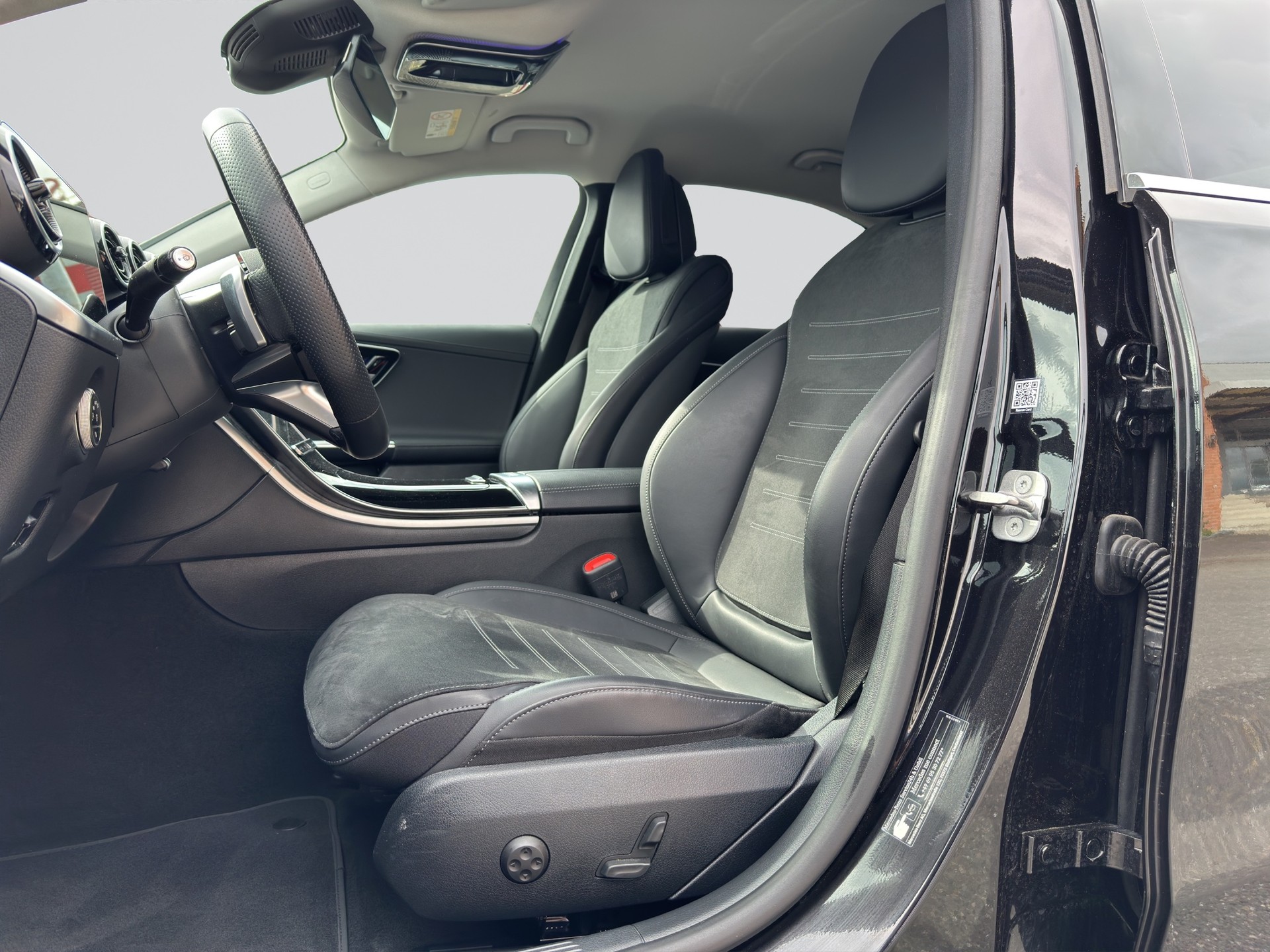 MERCEDES-BENZ C 180 AMG 9G-Tronic-image-5