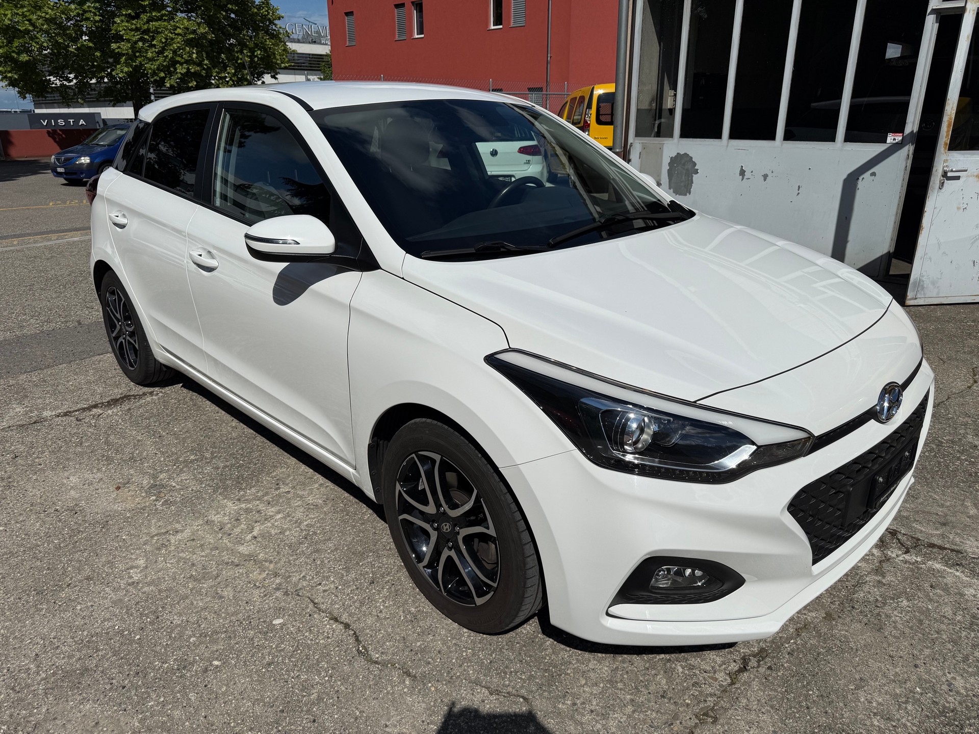 HYUNDAI i20 1.0 T-GDi Amplia ( Visite du jour-Garantie-Service à jour )-image-1
