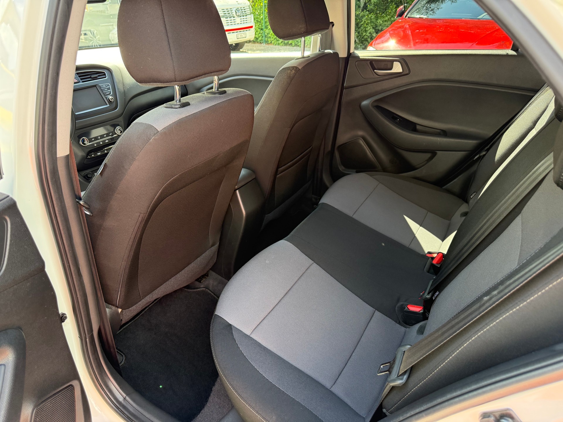 HYUNDAI i20 1.0 T-GDi Amplia ( Visite du jour-Garantie-Service à jour )-image-7