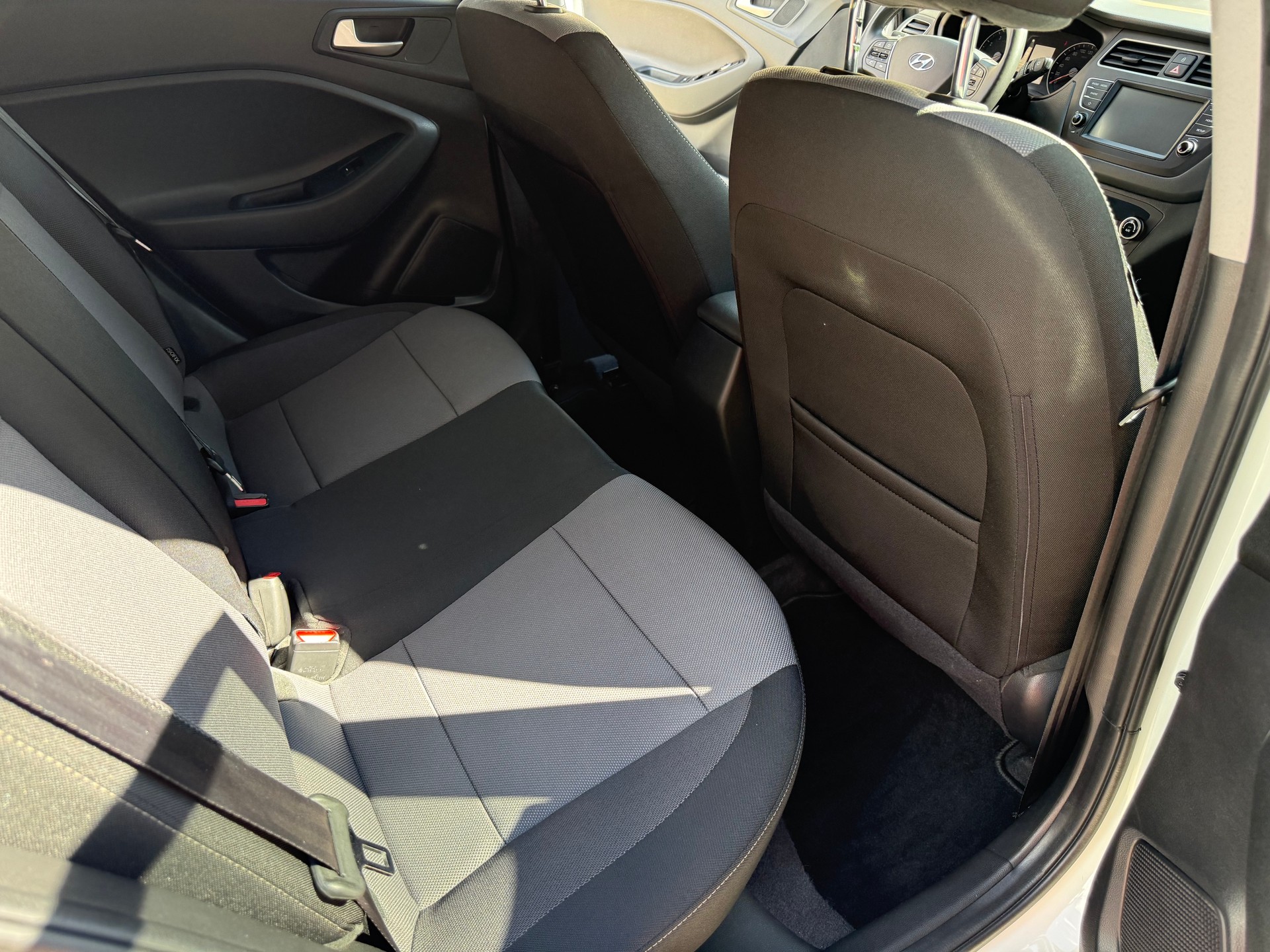 HYUNDAI i20 1.0 T-GDi Amplia ( Visite du jour-Garantie-Service à jour )-image-9