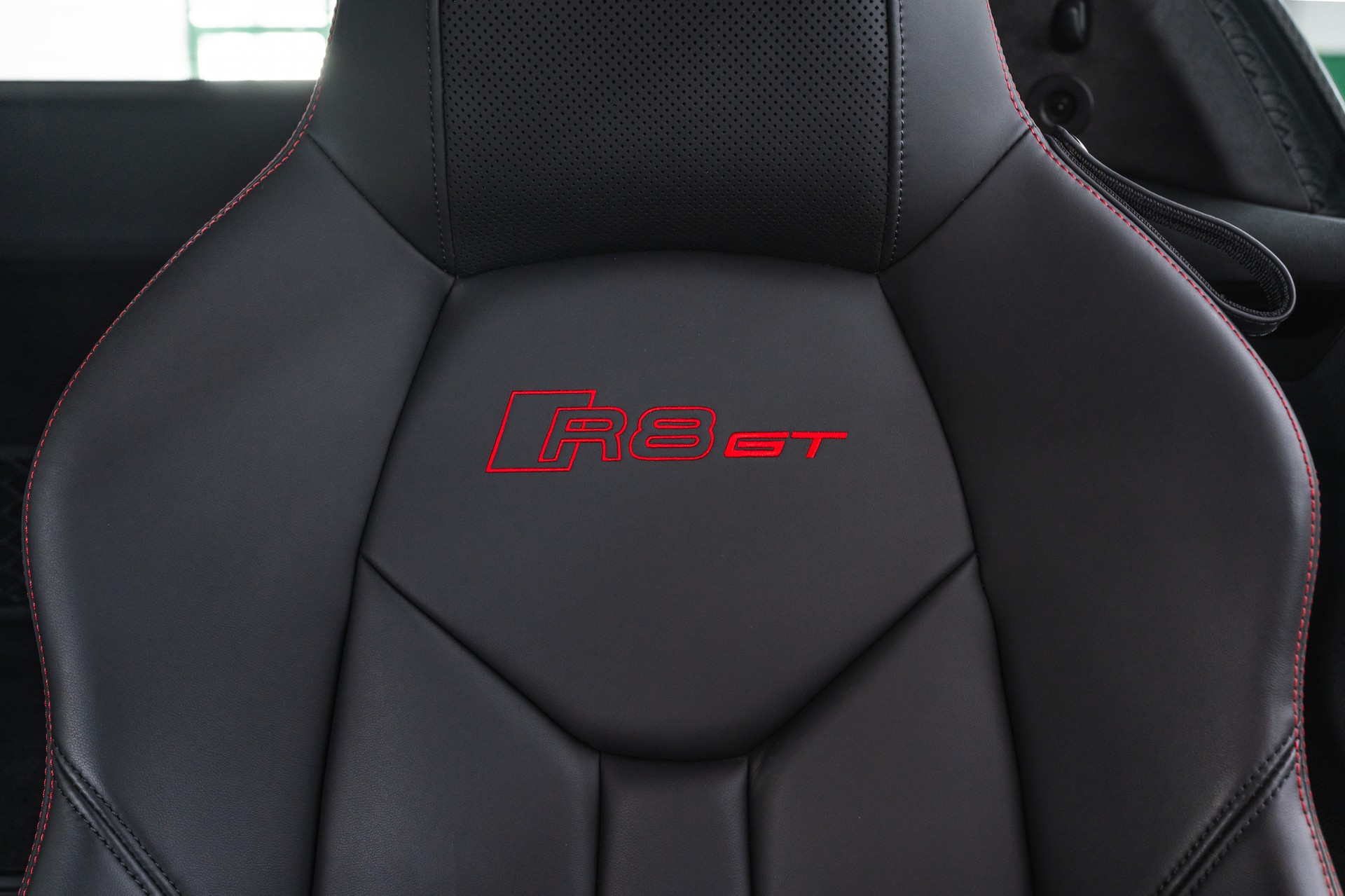 AUDI R8 Coupé GT RWD S-Tronic-image-16