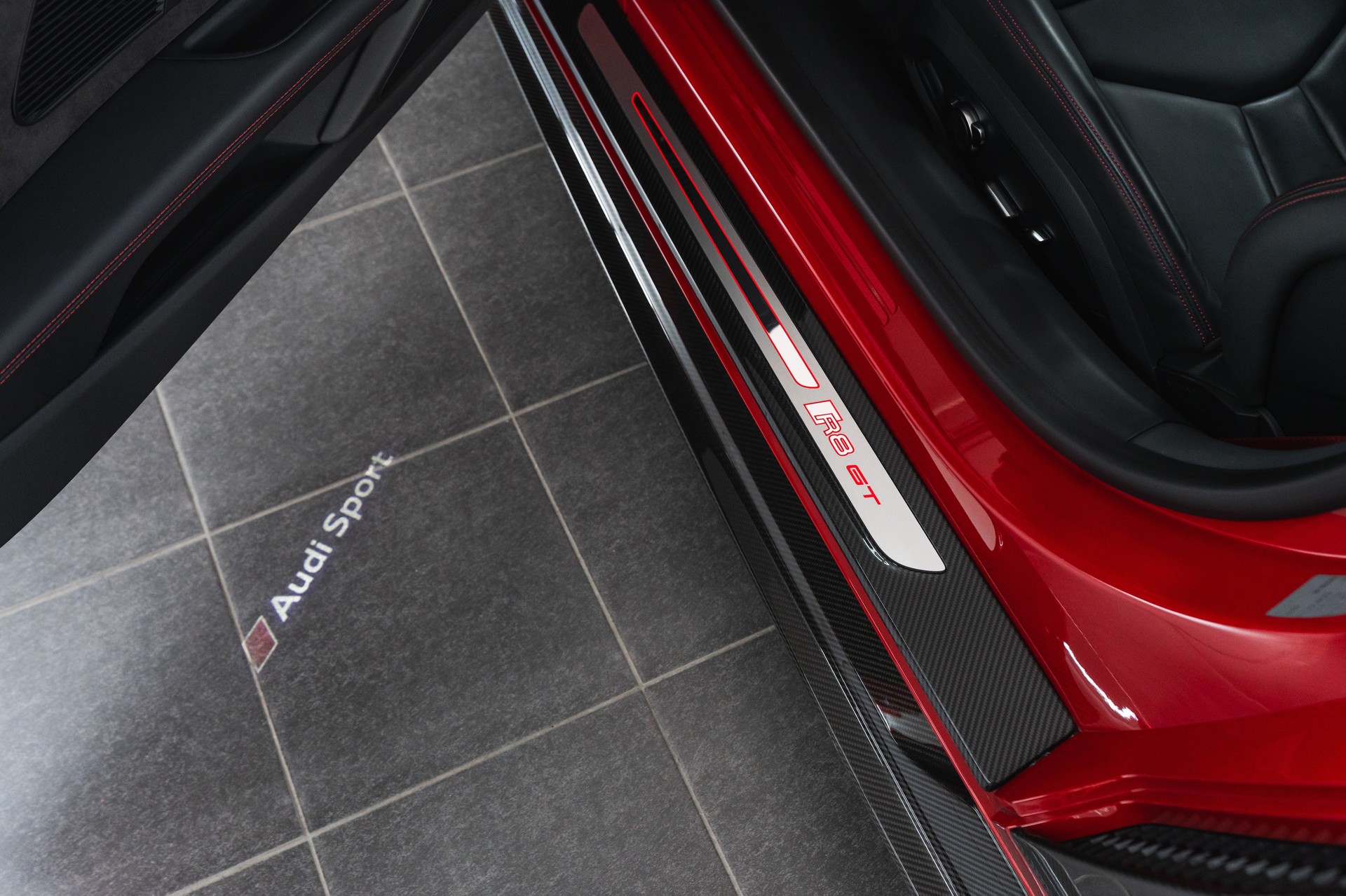 AUDI R8 Coupé GT RWD S-Tronic-image-9