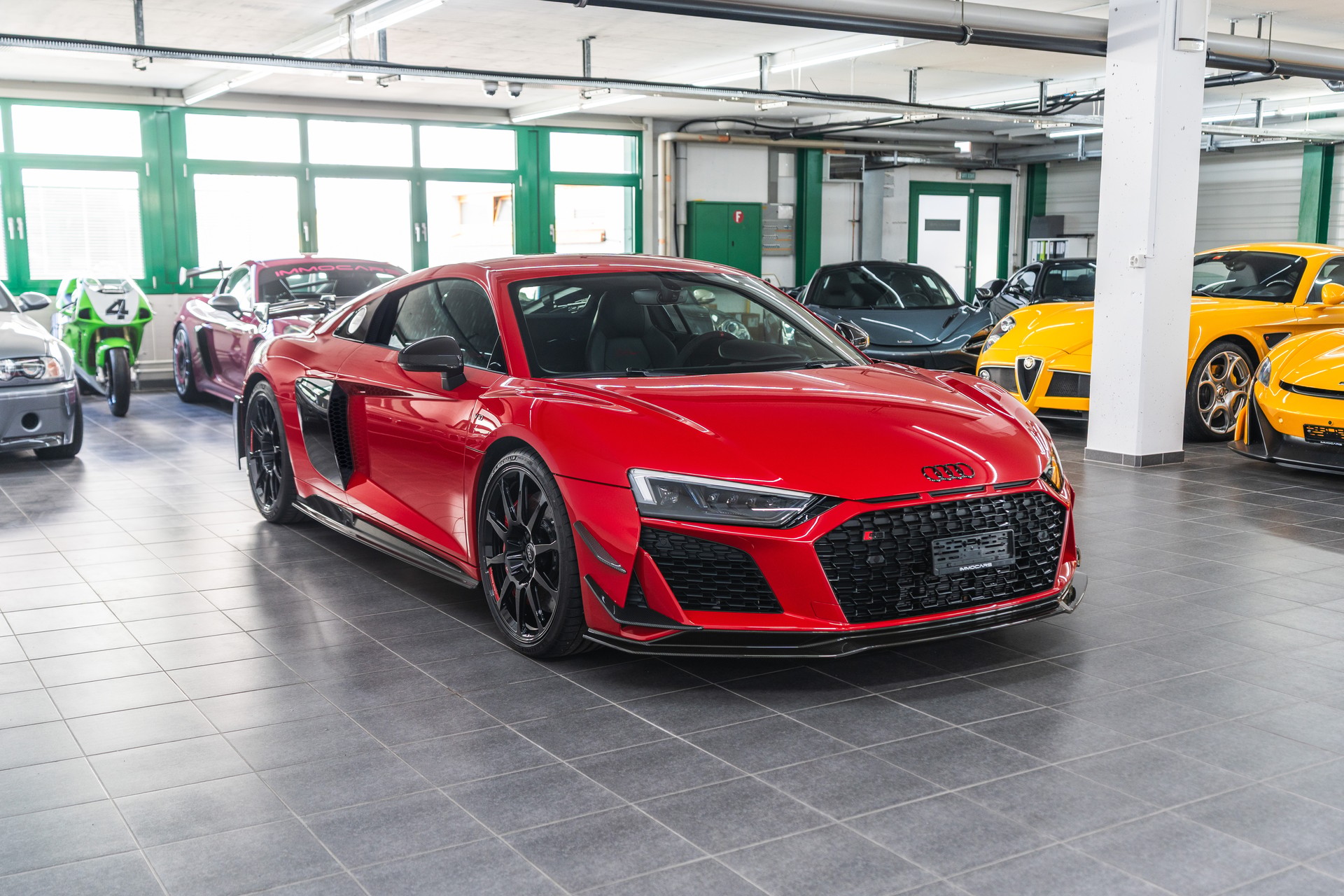 AUDI R8 Coupé GT RWD S-Tronic-showroom-element-2