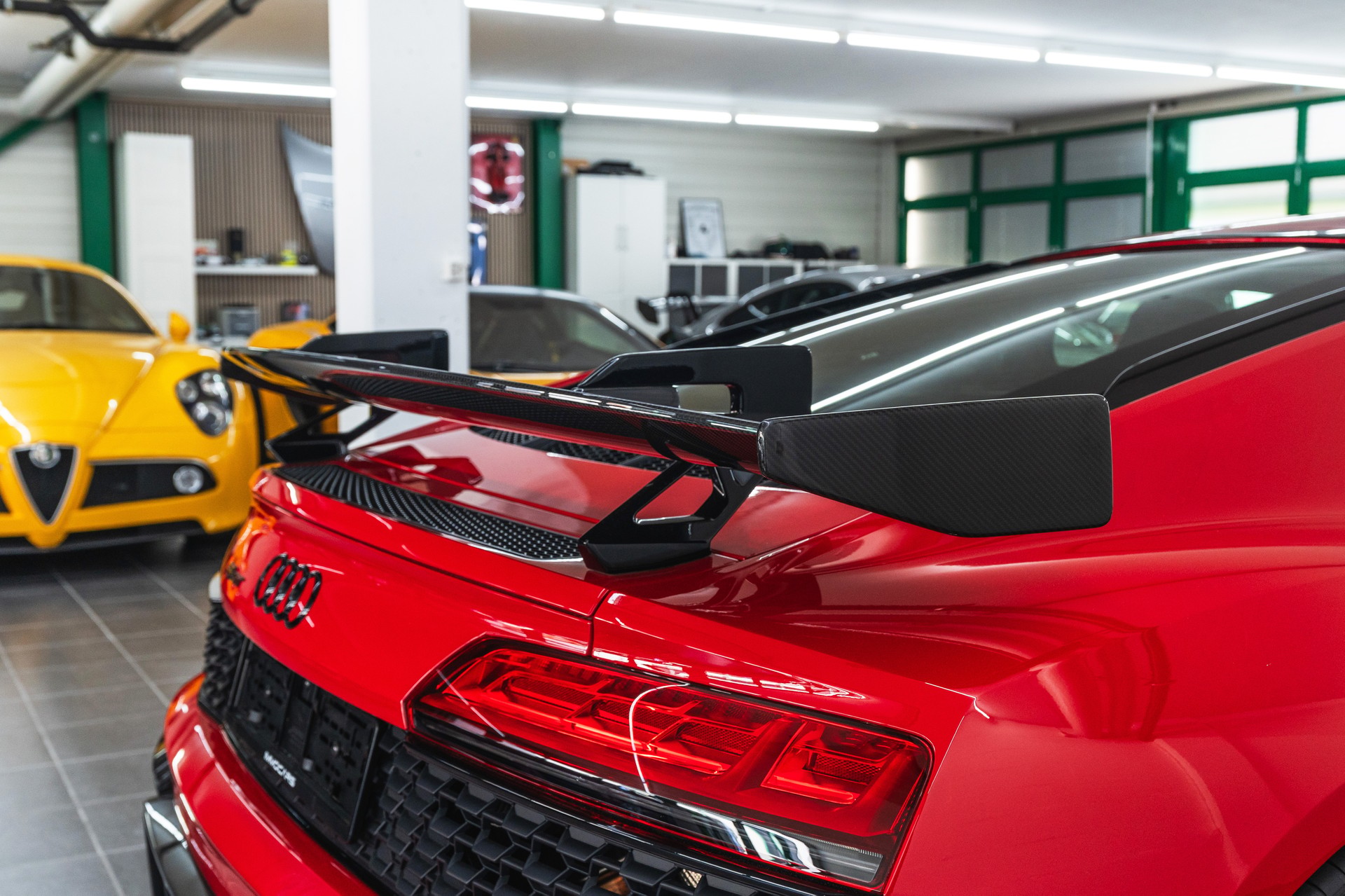 AUDI R8 Coupé GT RWD S-Tronic-image-7