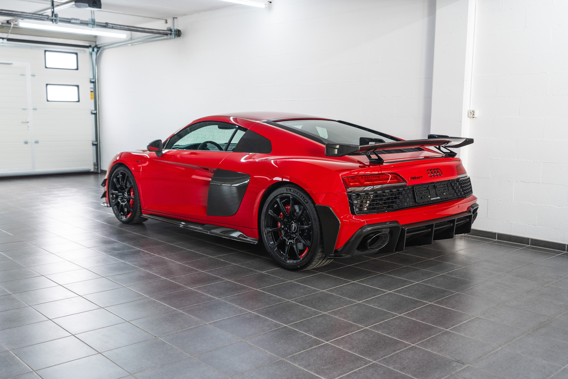 AUDI R8 Coupé GT RWD S-Tronic-image-4