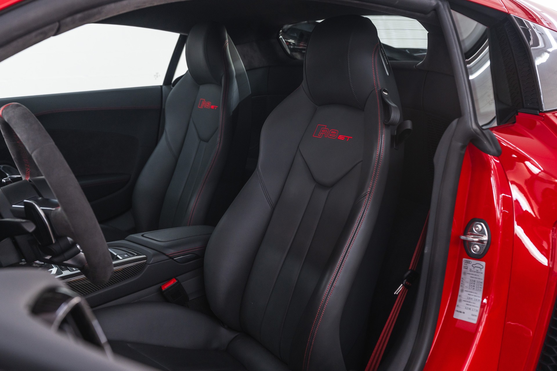 AUDI R8 Coupé GT RWD S-Tronic-image-15