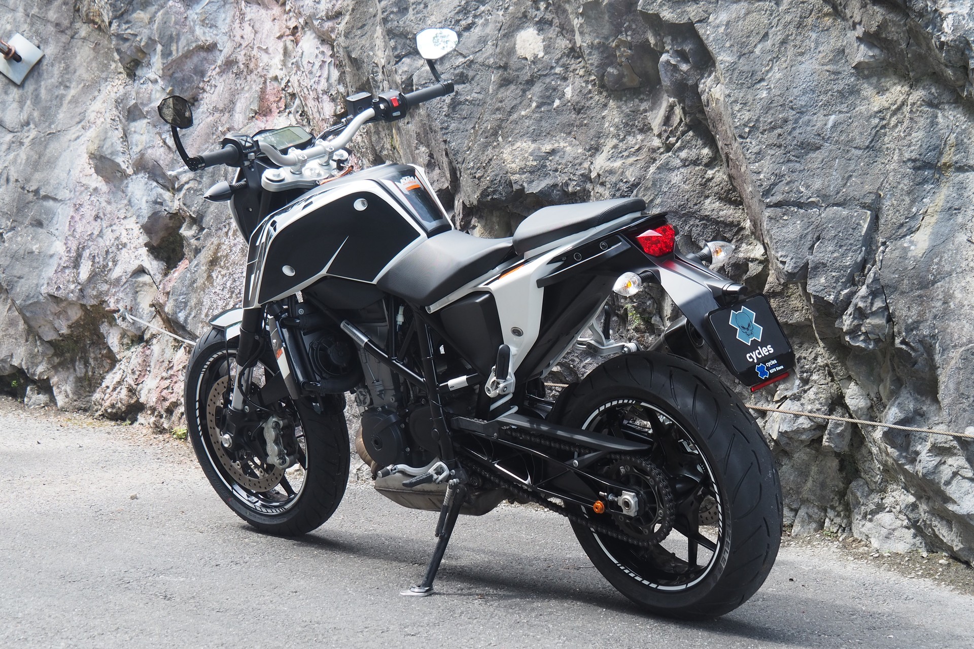 KTM 690 Duke ABS-image-5
