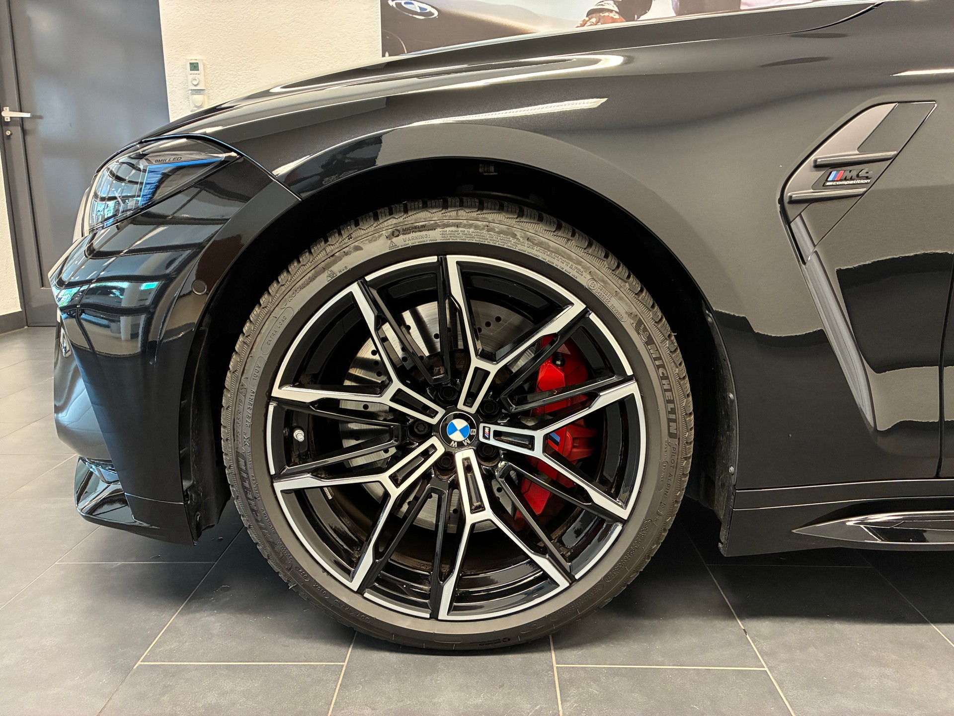 BMW M4 Competition xDrive Cabrio-showroom-element-3
