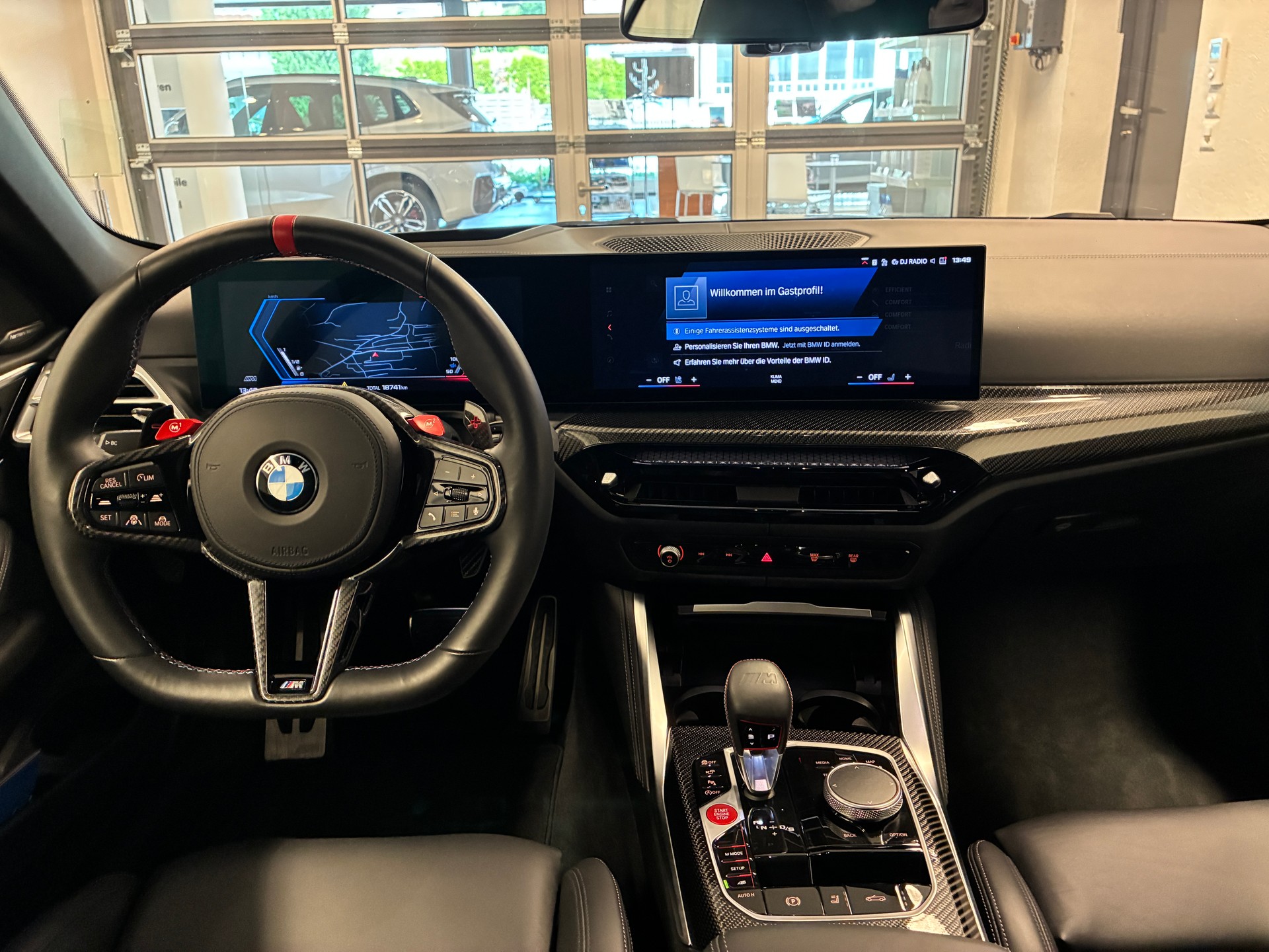 BMW M4 Competition xDrive Cabrio-image-11
