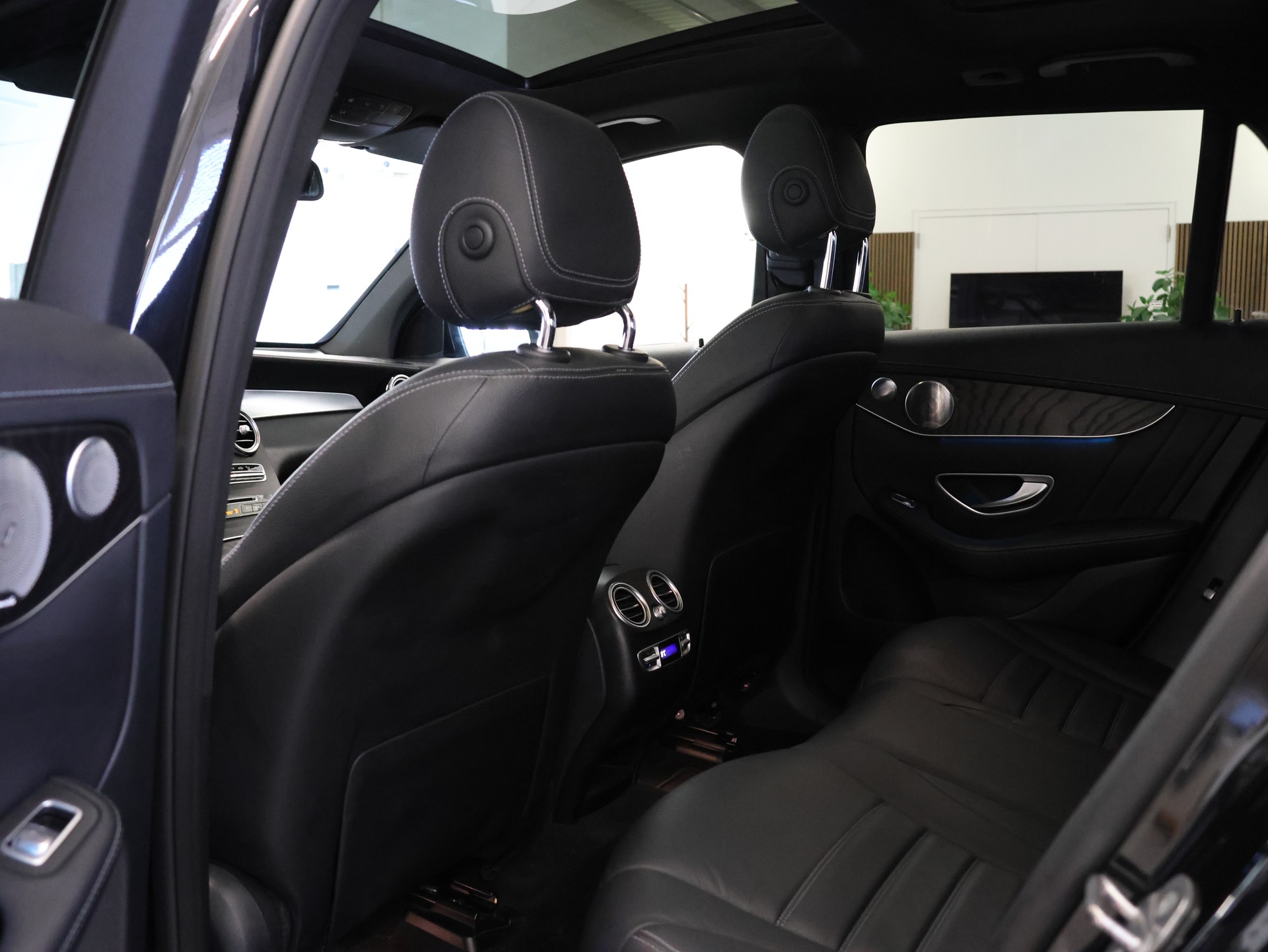MERCEDES-BENZ GLC 43 AMG 4Matic 9G-Tronic *Panorama*Ambientebeleuchtung*Burmester*-image-27