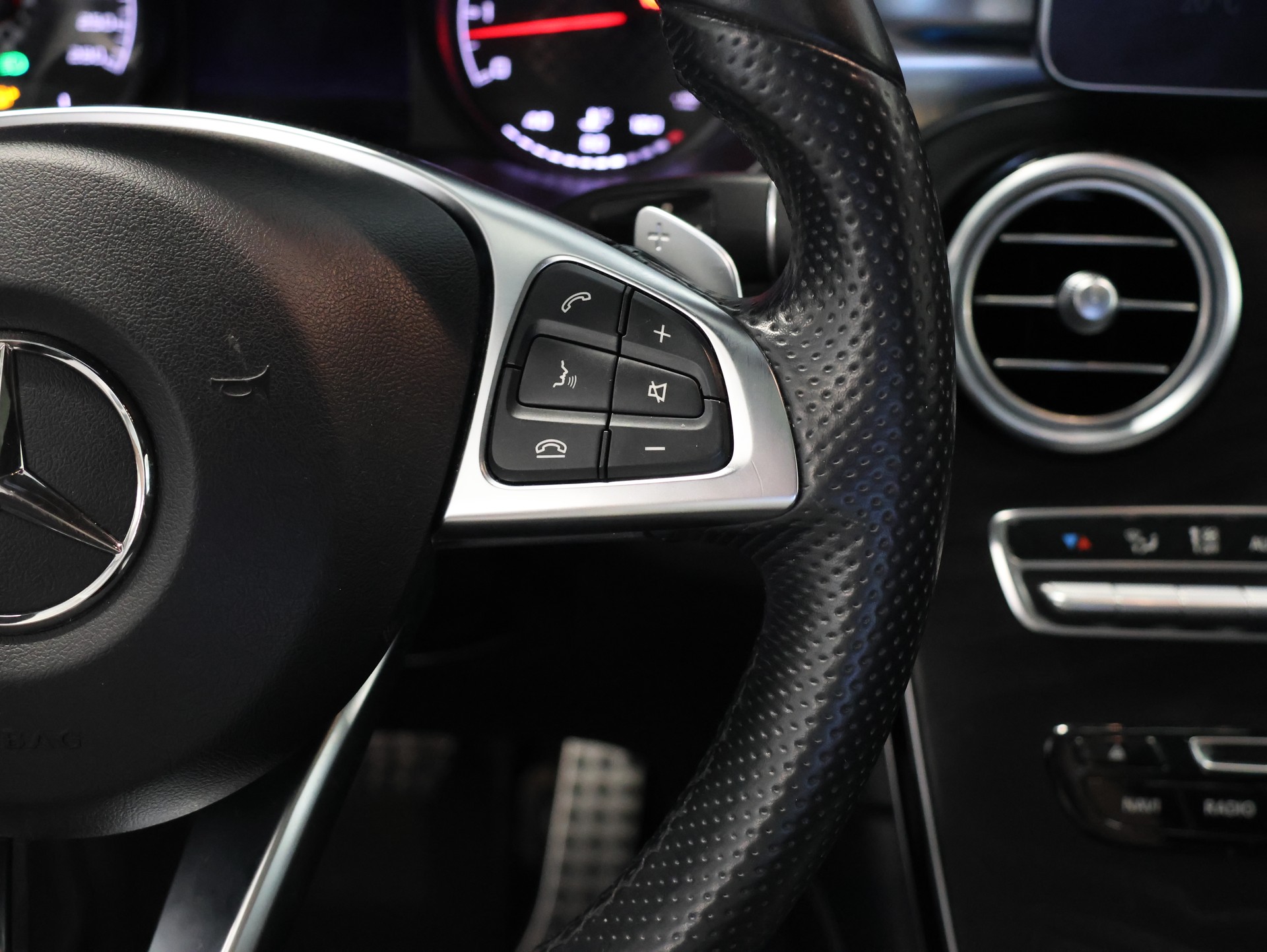 MERCEDES-BENZ GLC 43 AMG 4Matic 9G-Tronic *Panorama*Ambientebeleuchtung*Burmester*-image-20