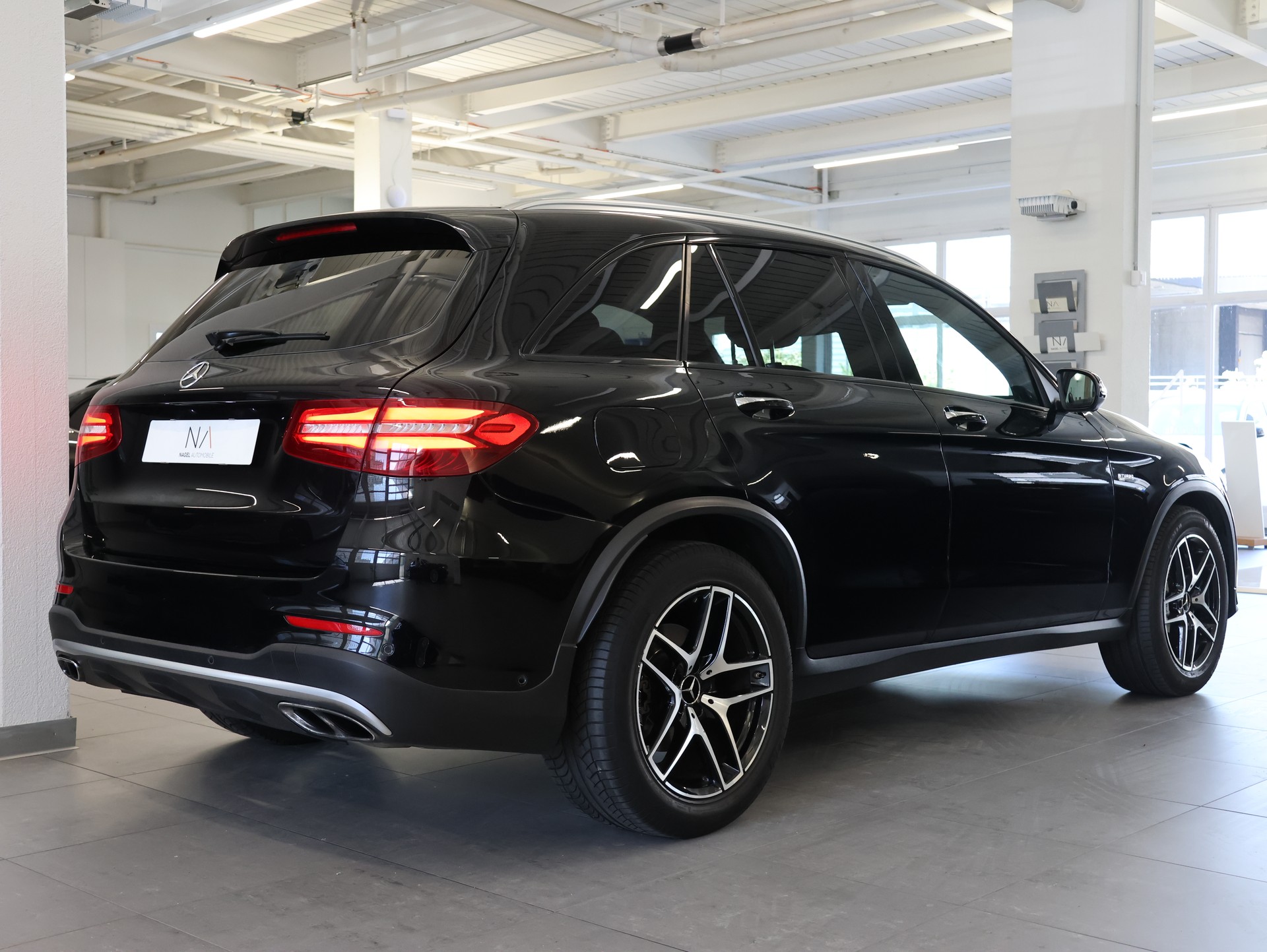 MERCEDES-BENZ GLC 43 AMG 4Matic 9G-Tronic *Panorama*Ambientebeleuchtung*Burmester*-image-5