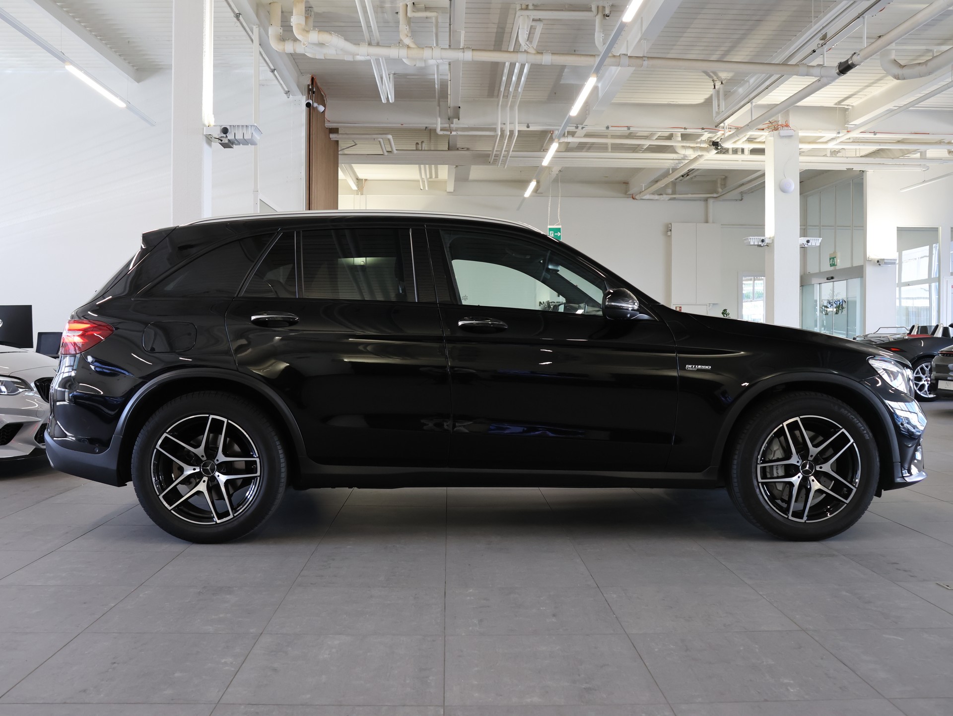 MERCEDES-BENZ GLC 43 AMG 4Matic 9G-Tronic *Panorama*Ambientebeleuchtung*Burmester*-image-6