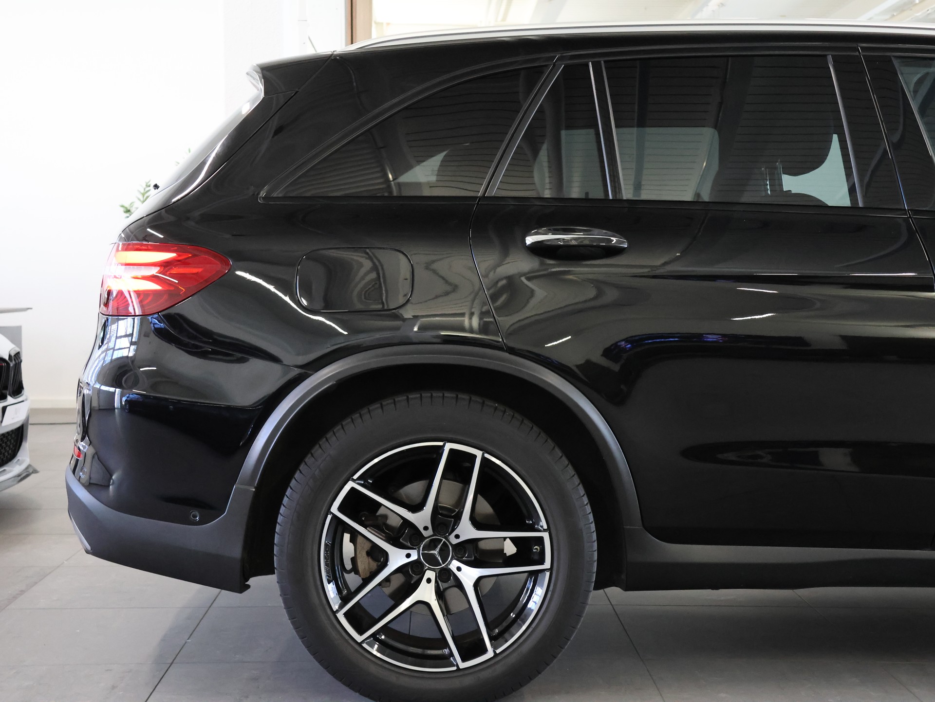 MERCEDES-BENZ GLC 43 AMG 4Matic 9G-Tronic *Panorama*Ambientebeleuchtung*Burmester*-image-8